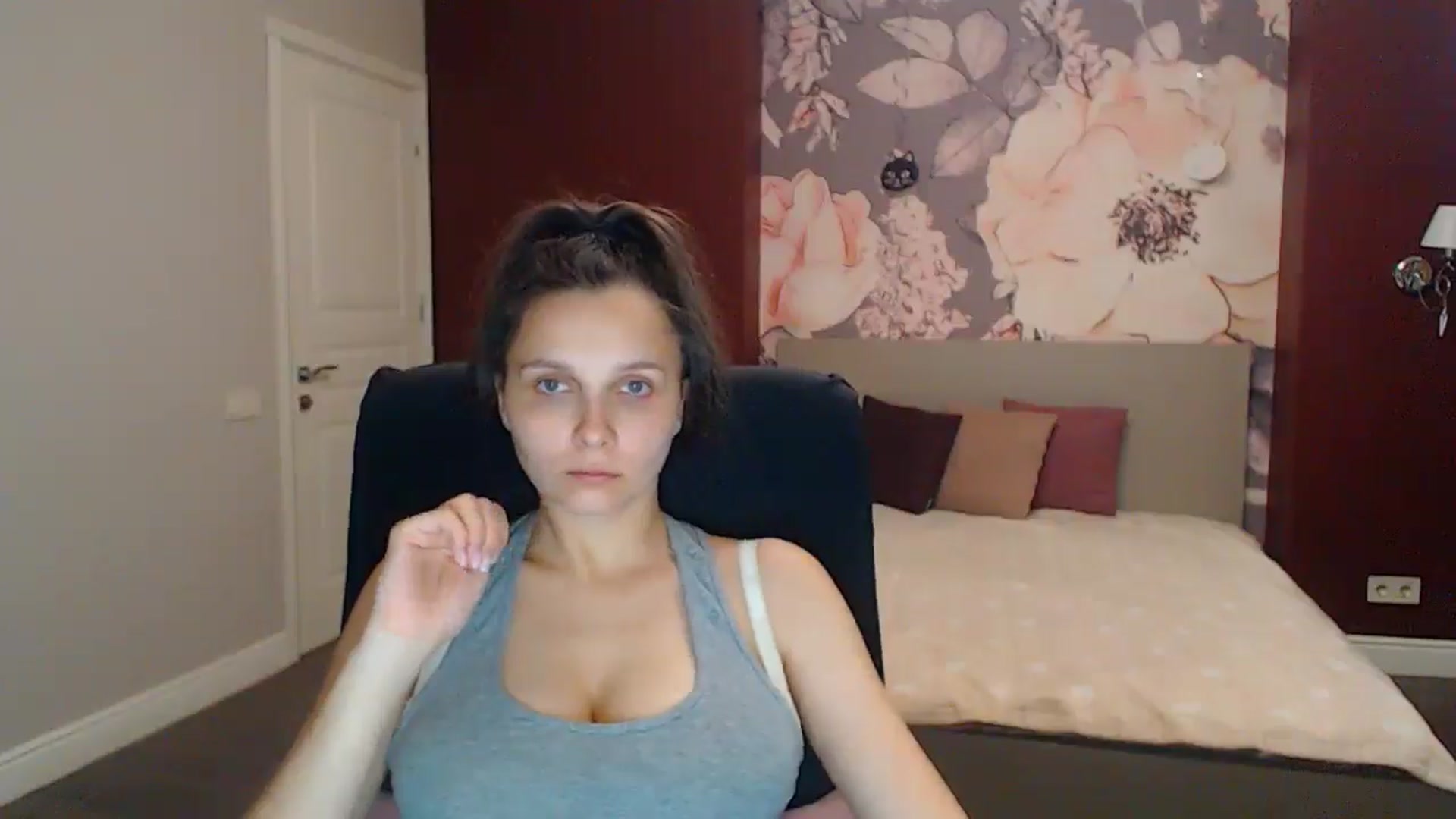 Gallery image thumbnail from Karina_Mils's myfreecams stream on, 08/17/2025, 16:34 image 9 of 20