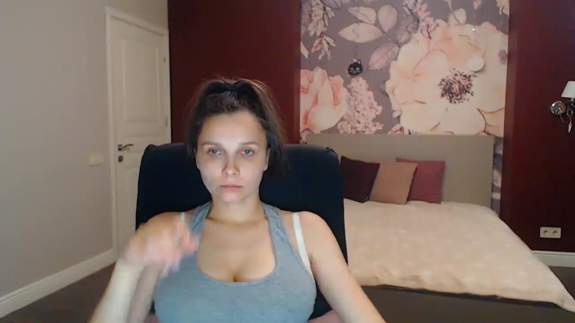 Gallery image thumbnail from Karina_Mils's myfreecams stream on, 08/17/2025, 16:34 image 8 of 20