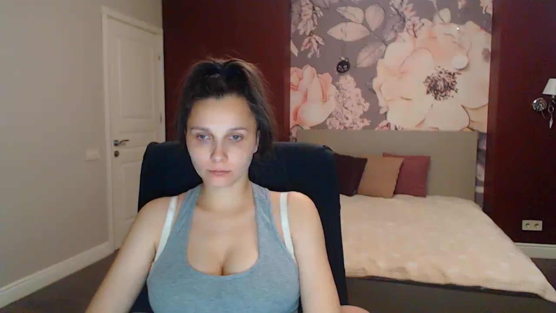 Gallery image thumbnail from Karina_Mils's myfreecams stream on, 08/17/2025, 16:34 image 14 of 20