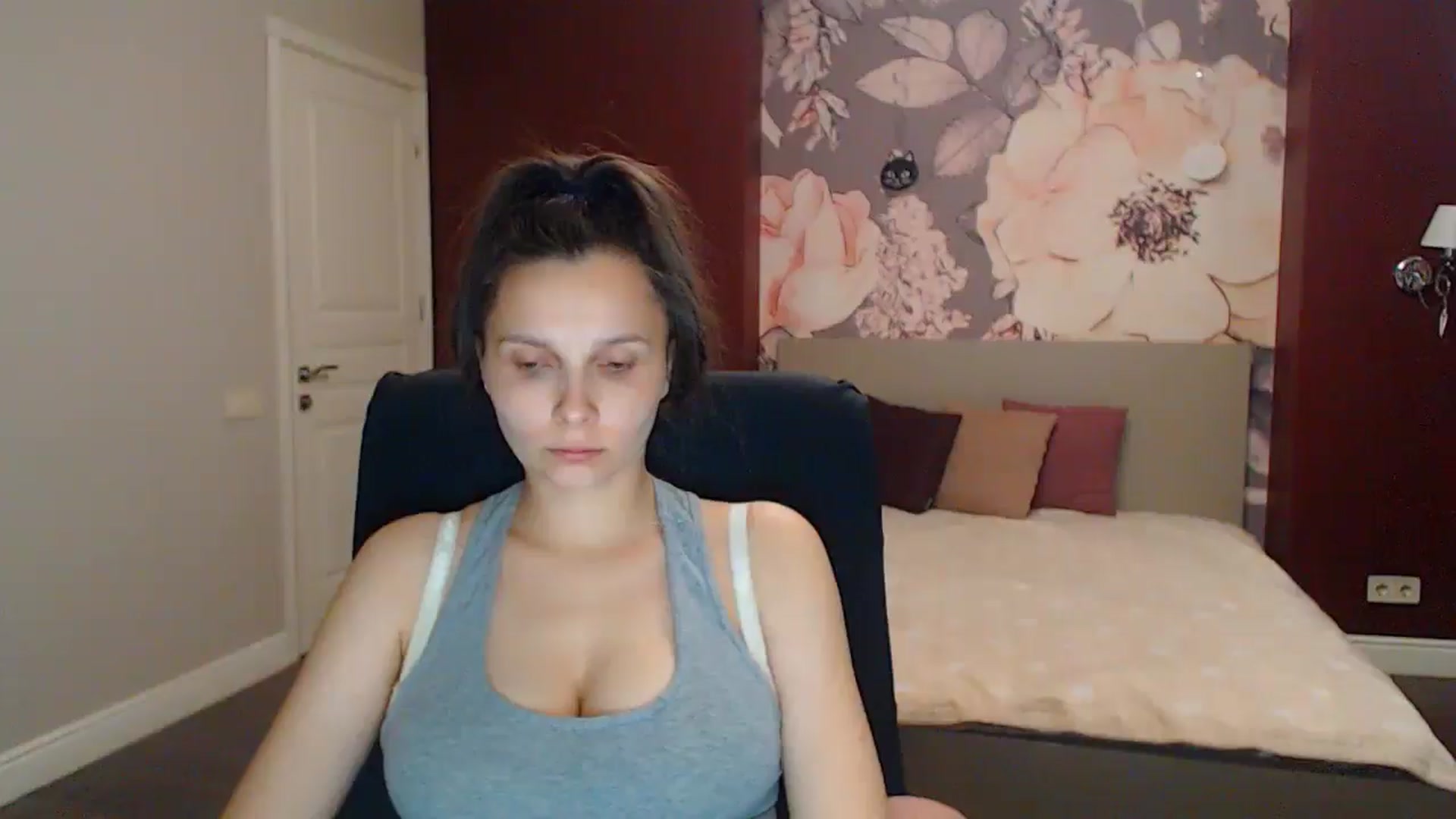 Gallery image thumbnail from Karina_Mils's myfreecams stream on, 08/17/2025, 16:34 image 15 of 20