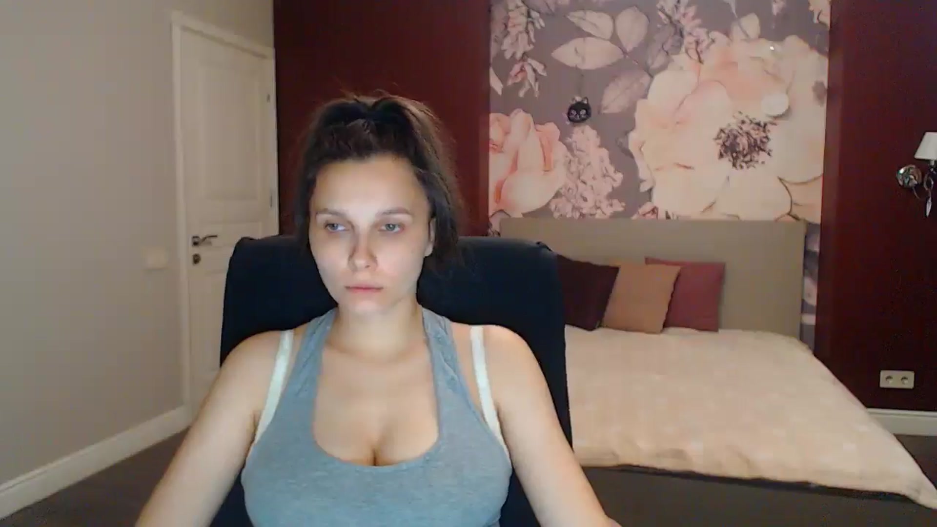 Gallery image thumbnail from Karina_Mils's myfreecams stream on, 08/17/2025, 16:34 image 17 of 20