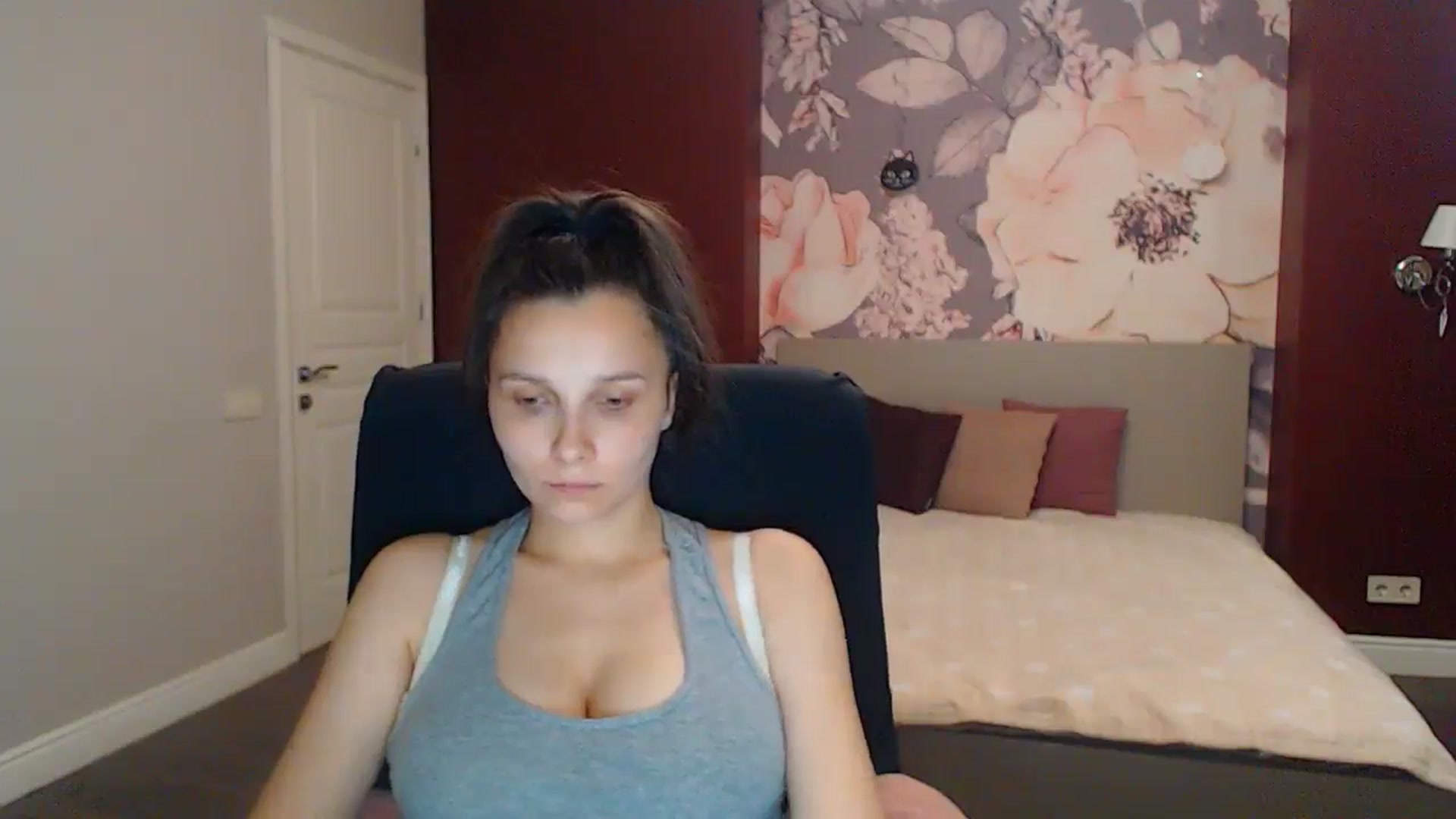 Gallery image thumbnail from Karina_Mils's myfreecams stream on, 08/17/2025, 16:34 image 4 of 20