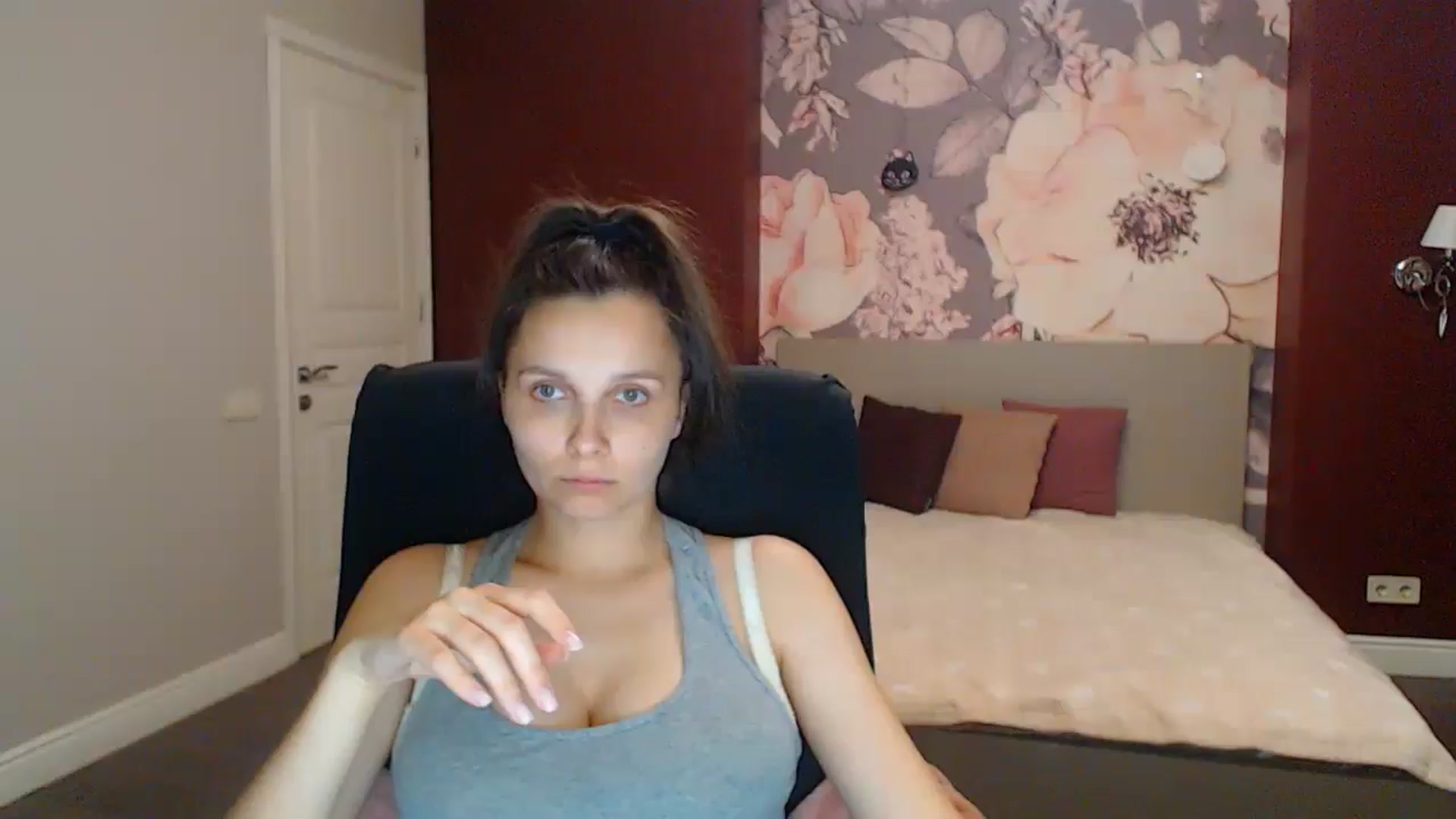 Gallery image thumbnail from Karina_Mils's myfreecams stream on, 08/17/2025, 16:58 image 1 of 20