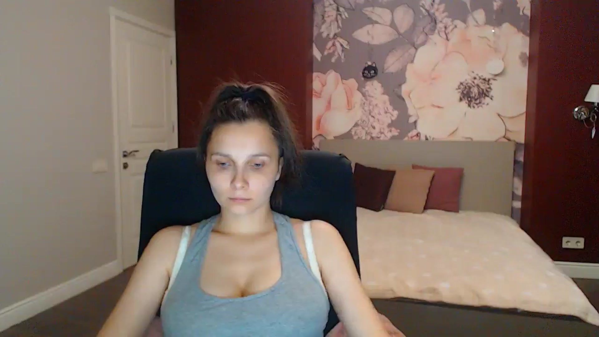 Gallery image thumbnail from Karina_Mils's myfreecams stream on, 08/17/2025, 16:58 image 15 of 20