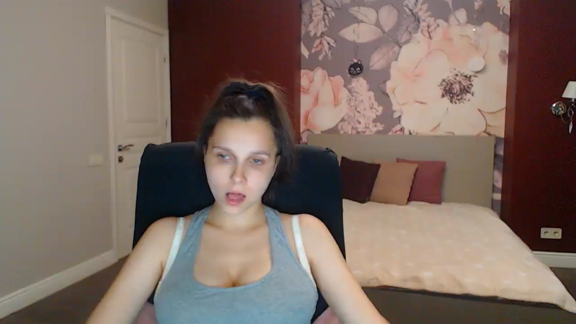 Gallery image thumbnail from Karina_Mils's myfreecams stream on, 08/17/2025, 16:58 image 14 of 20