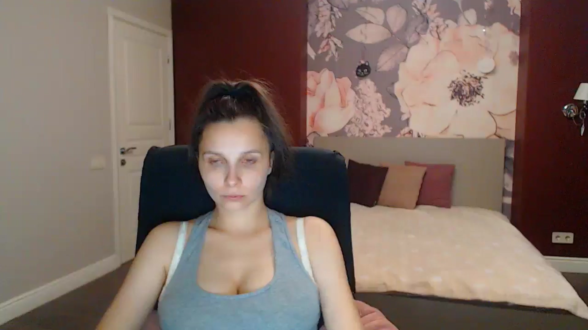 Gallery image thumbnail from Karina_Mils's myfreecams stream on, 08/17/2025, 16:58 image 9 of 20