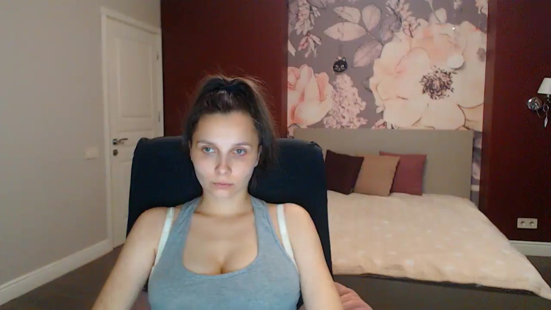 Gallery image thumbnail from Karina_Mils's myfreecams stream on, 08/17/2025, 16:58 image 10 of 20