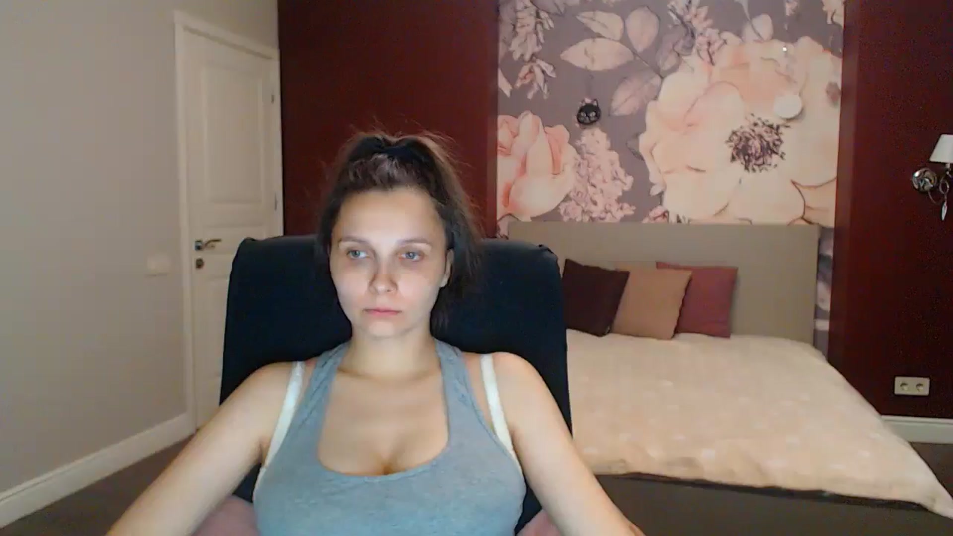 Gallery image thumbnail from Karina_Mils's myfreecams stream on, 08/17/2025, 16:58 image 13 of 20