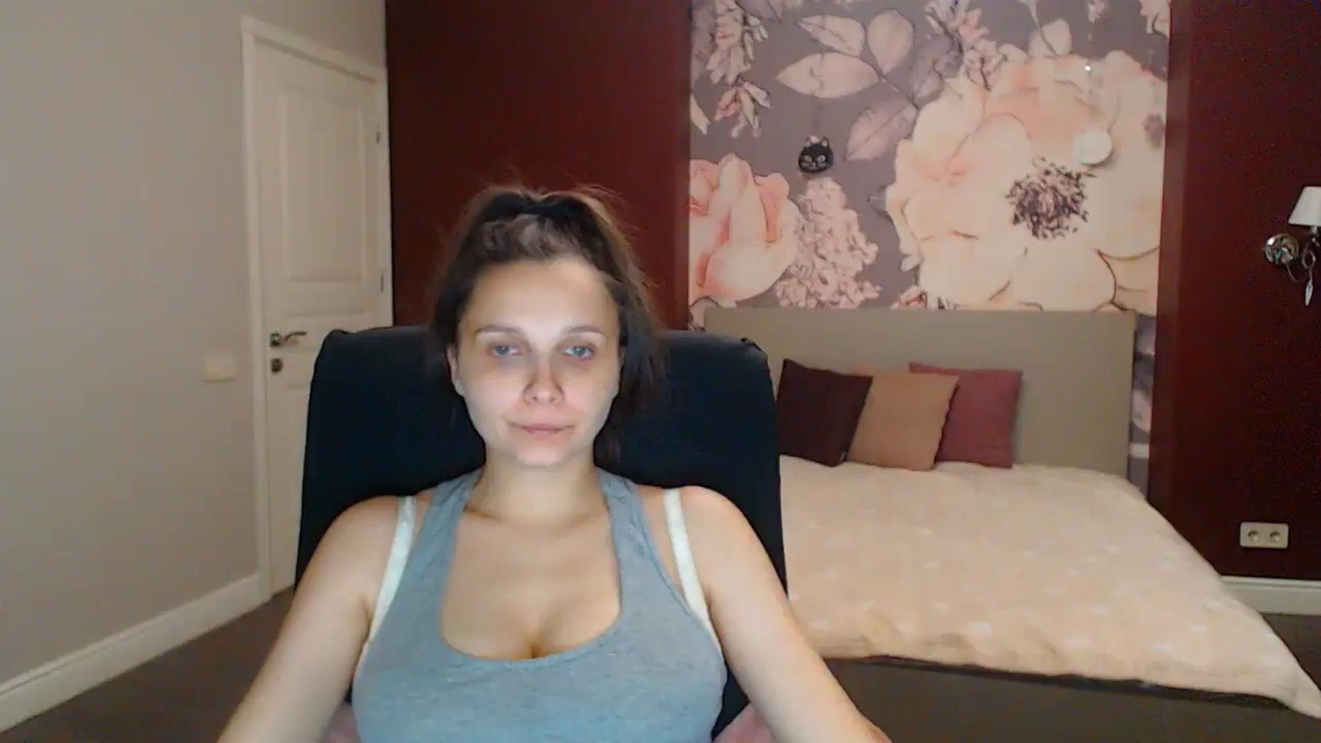 Gallery image thumbnail from Karina_Mils's myfreecams stream on, 08/17/2025, 16:58 image 19 of 20