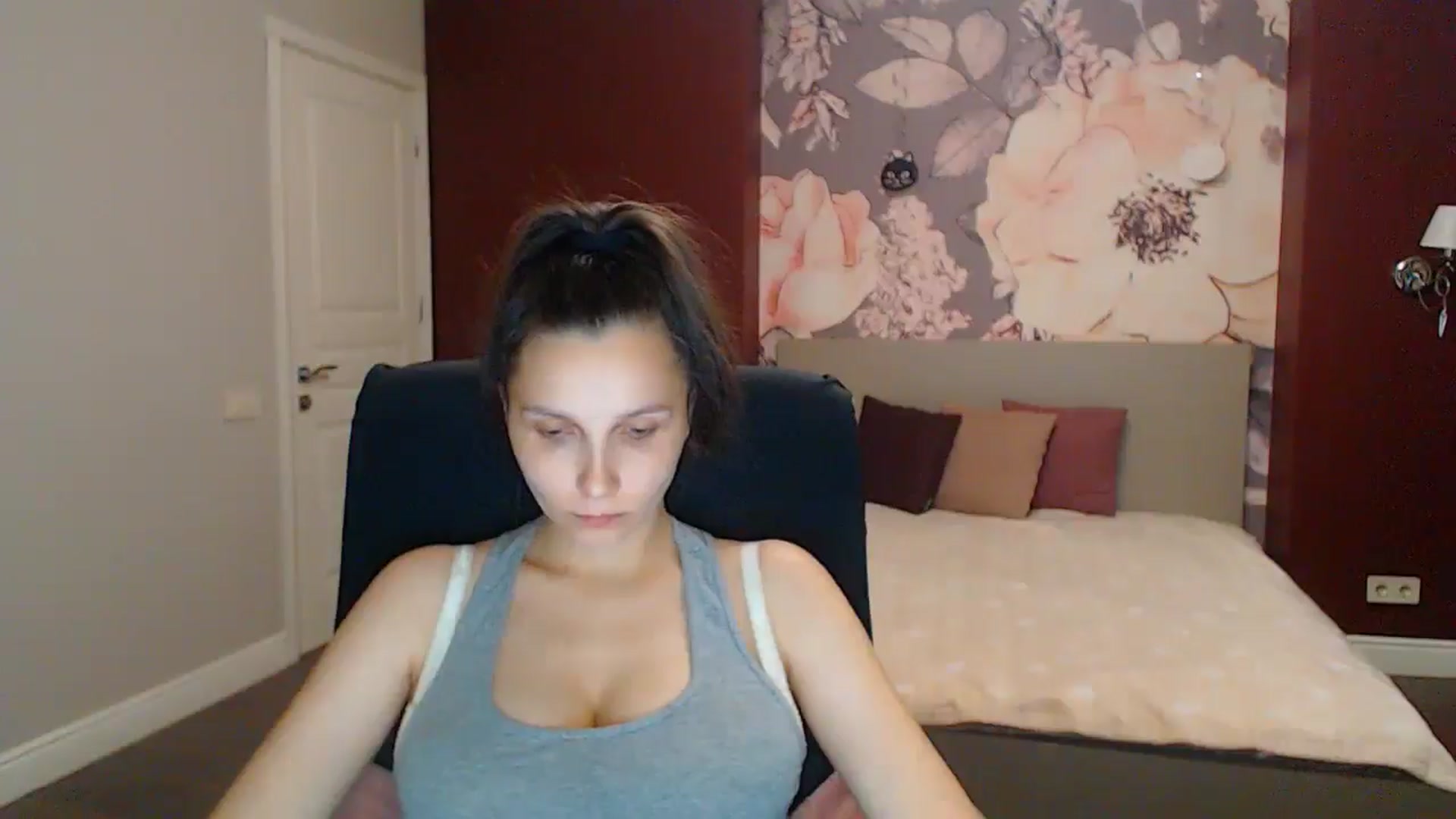 Gallery image thumbnail from Karina_Mils's myfreecams stream on, 08/17/2025, 16:58 image 5 of 20