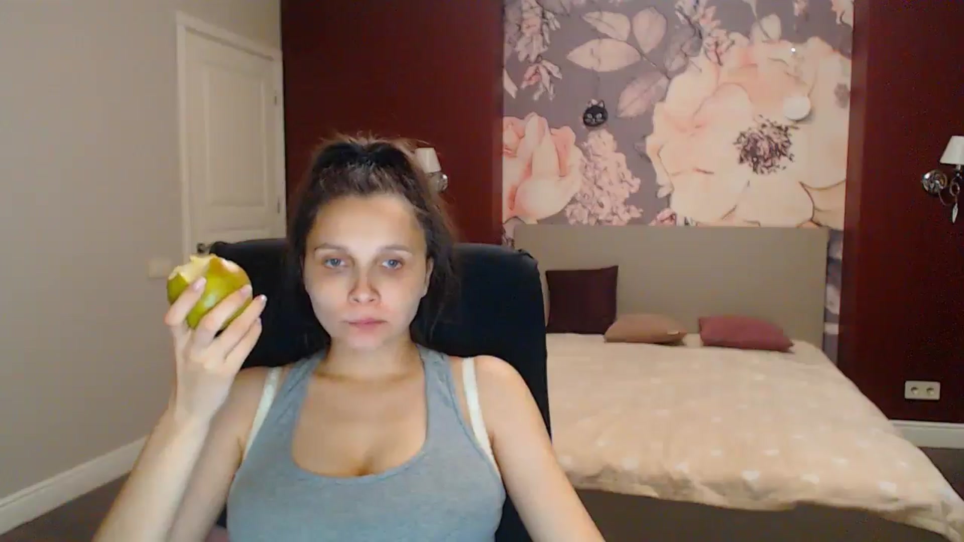 Gallery image thumbnail from Karina_Mils's myfreecams stream on, 08/17/2025, 19:21 image 7 of 20