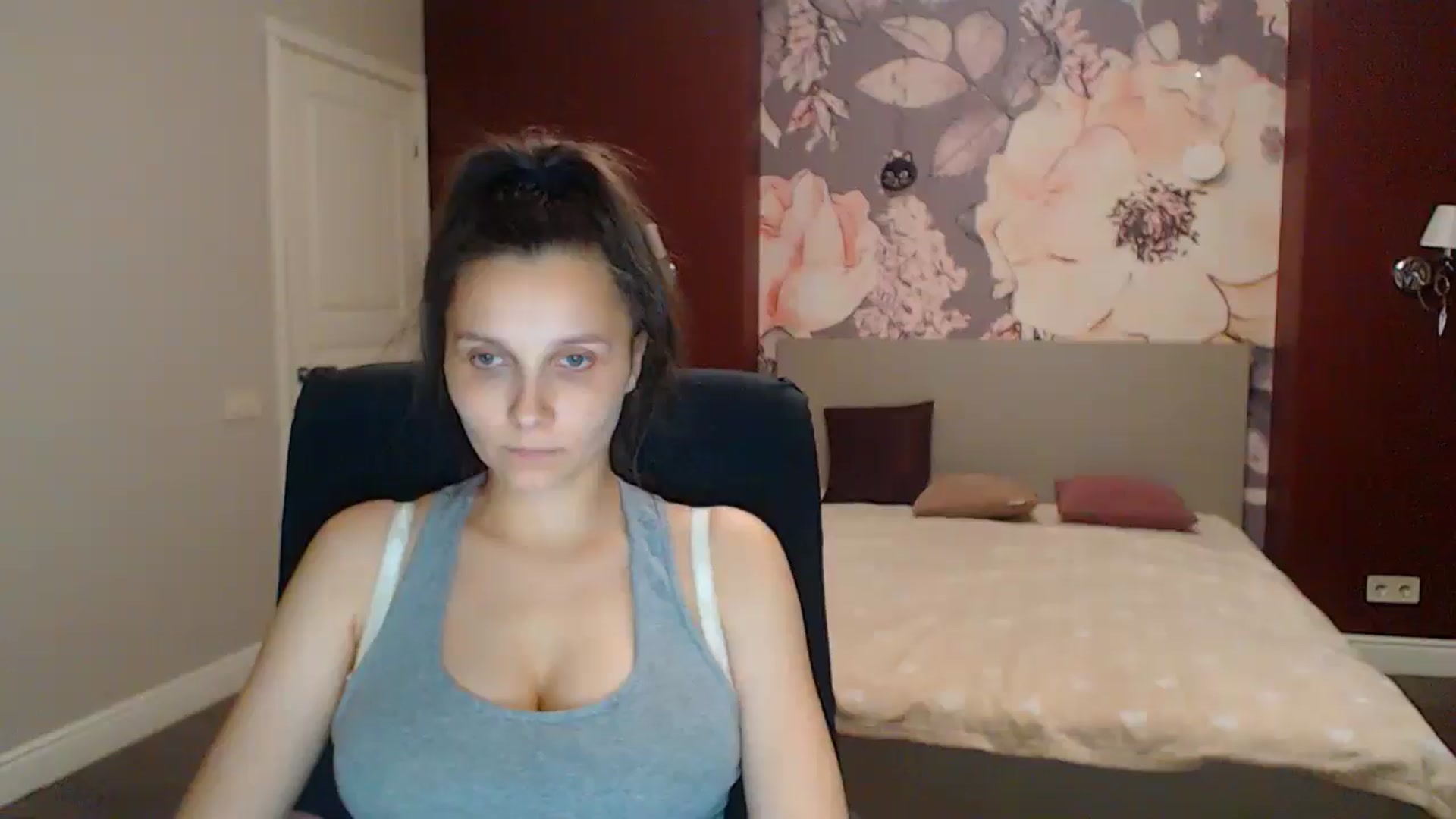 Gallery image thumbnail from Karina_Mils's myfreecams stream on, 08/17/2025, 19:21 image 14 of 20