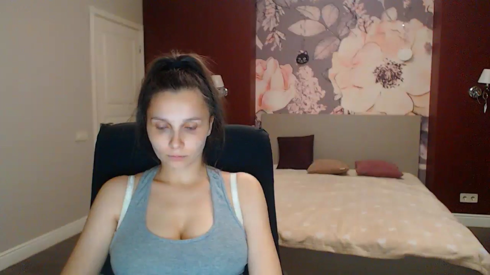 Gallery image thumbnail from Karina_Mils's myfreecams stream on, 08/17/2025, 19:21 image 16 of 20