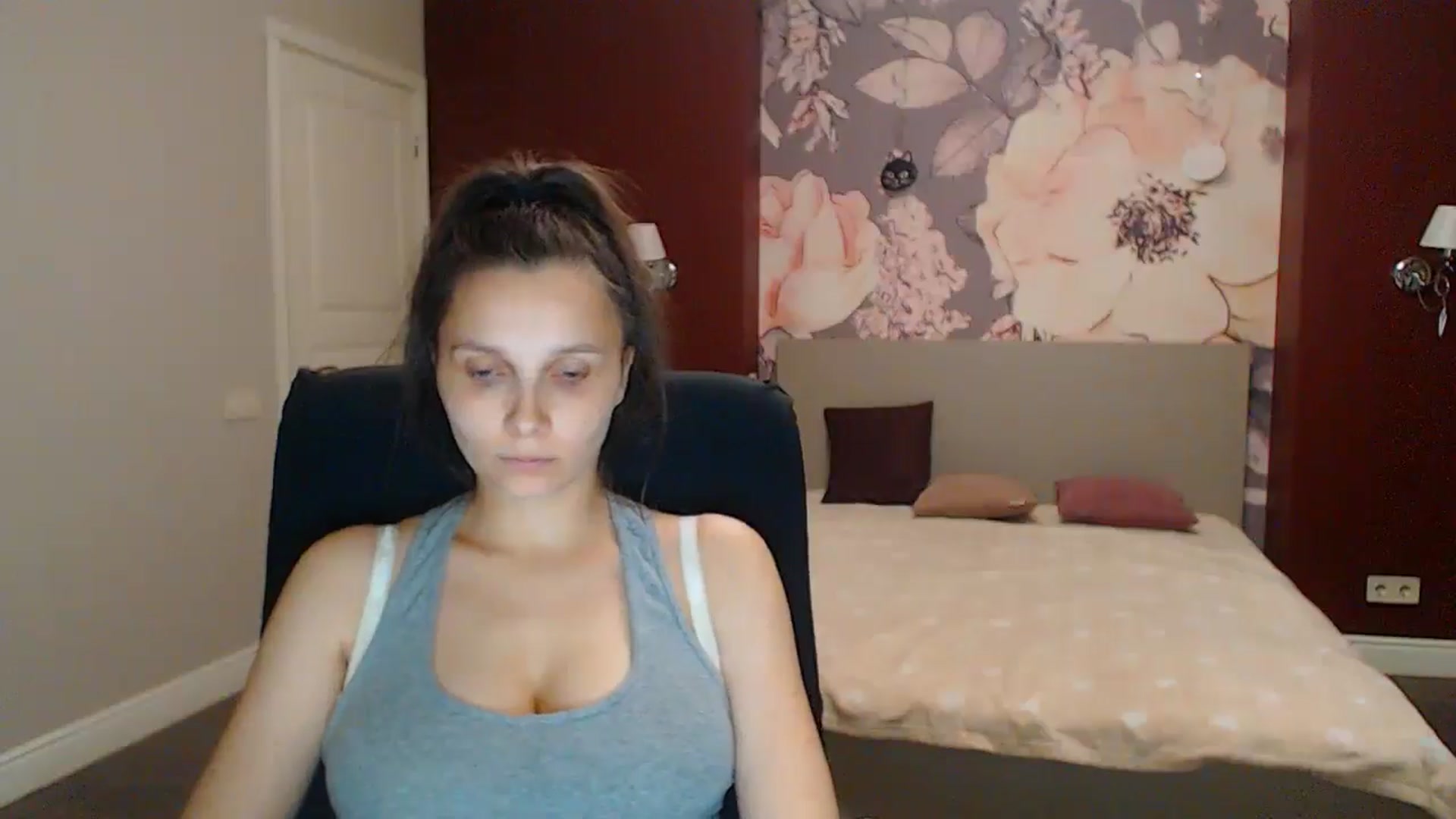 Gallery image thumbnail from Karina_Mils's myfreecams stream on, 08/17/2025, 19:21 image 17 of 20