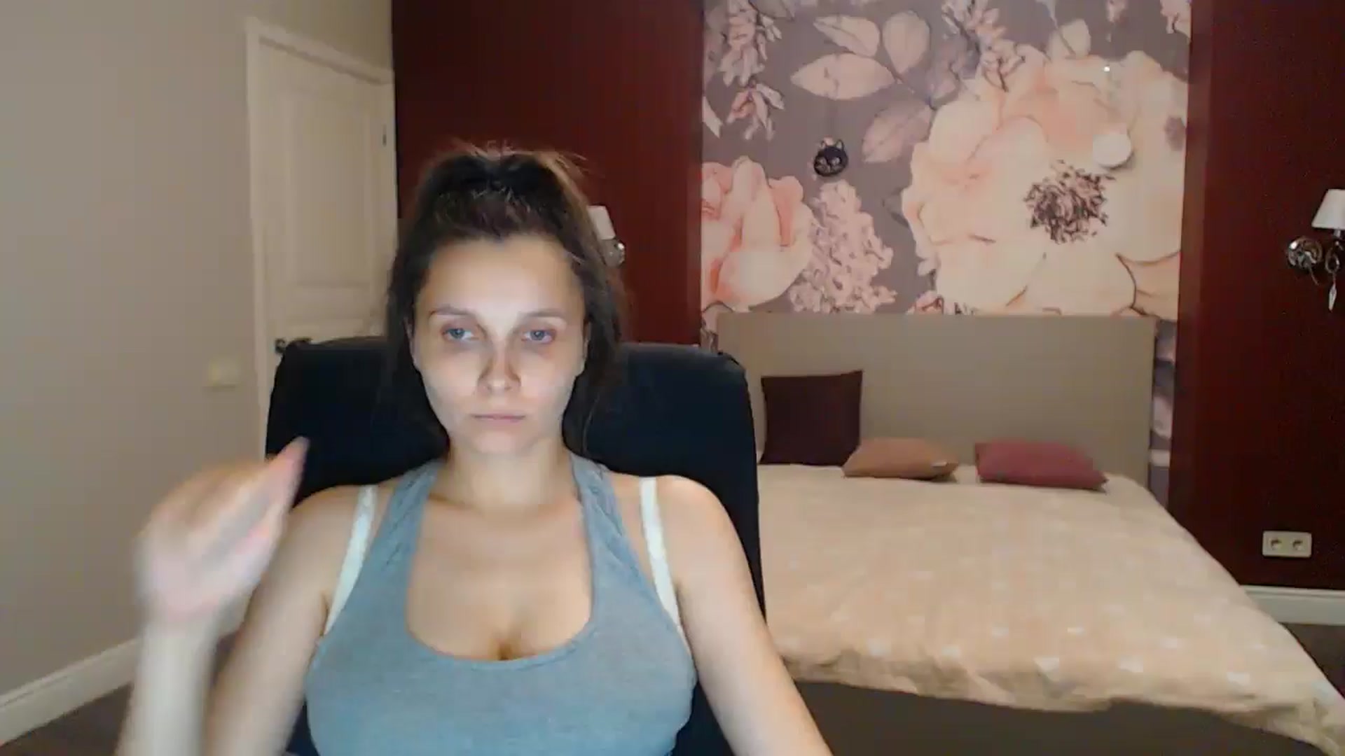 Gallery image thumbnail from Karina_Mils's myfreecams stream on, 08/17/2025, 19:21 image 15 of 20