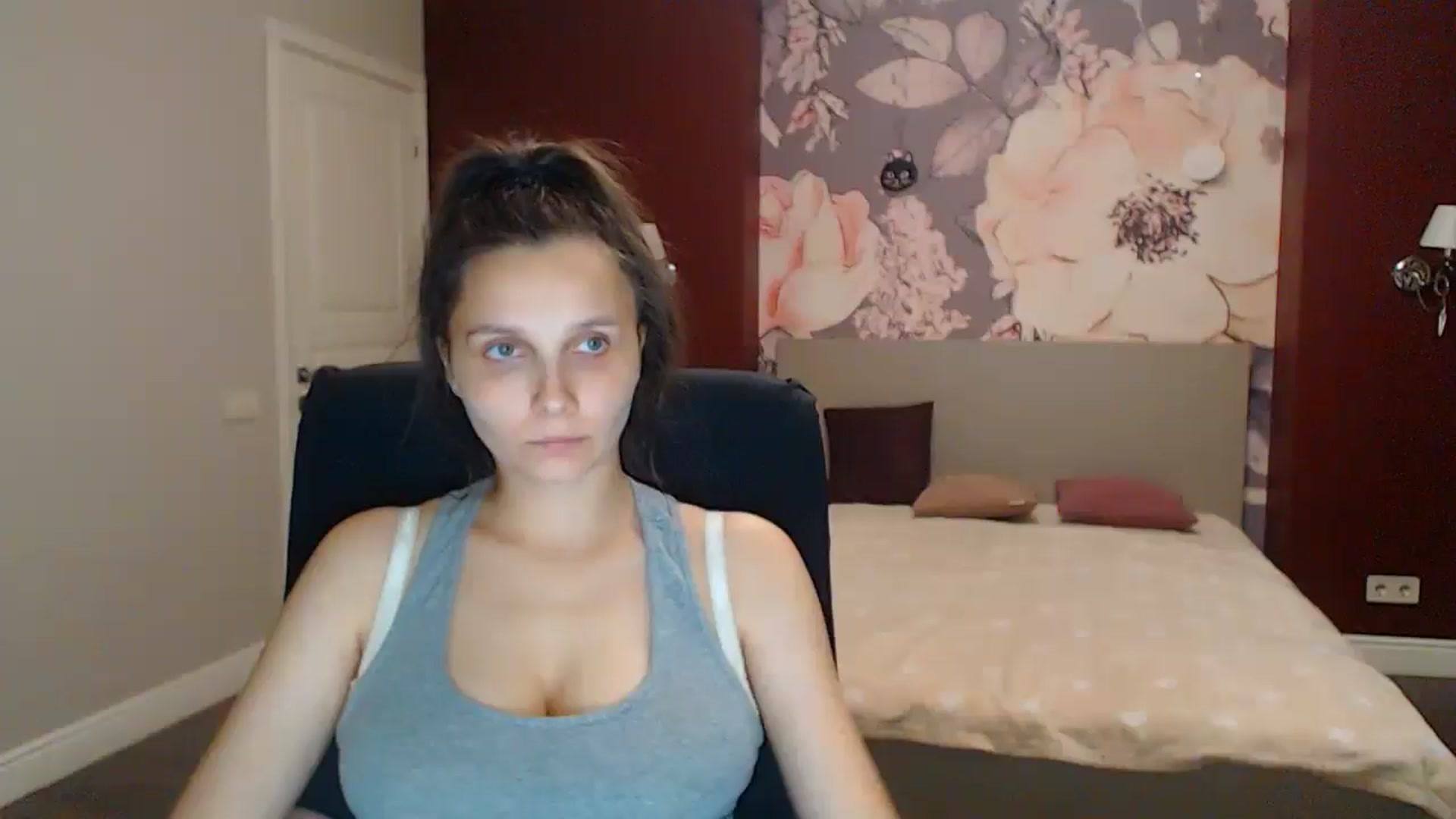 Gallery image thumbnail from Karina_Mils's myfreecams stream on, 08/17/2025, 19:21 image 13 of 20