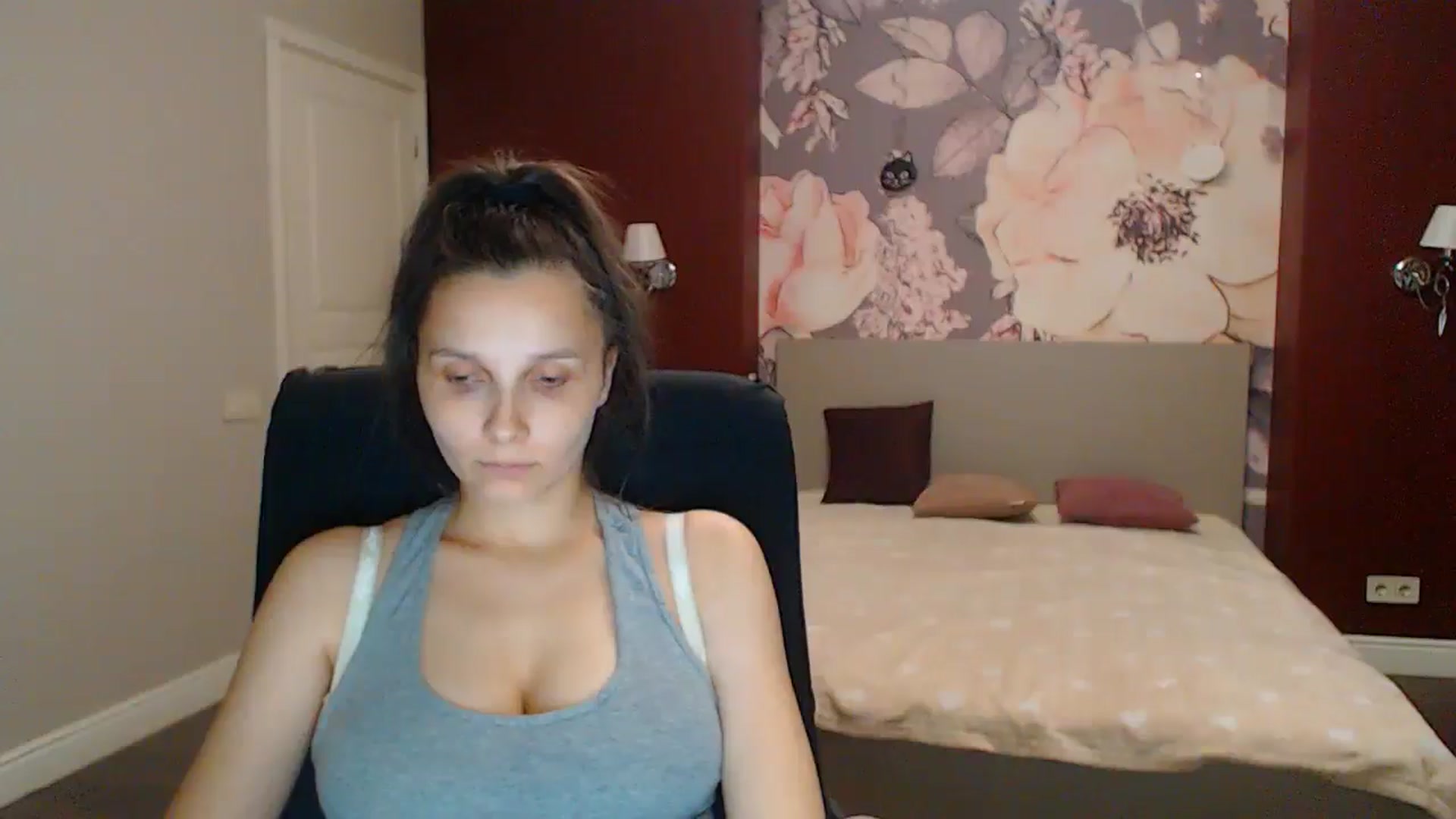 Gallery image thumbnail from Karina_Mils's myfreecams stream on, 08/17/2025, 19:21 image 19 of 20