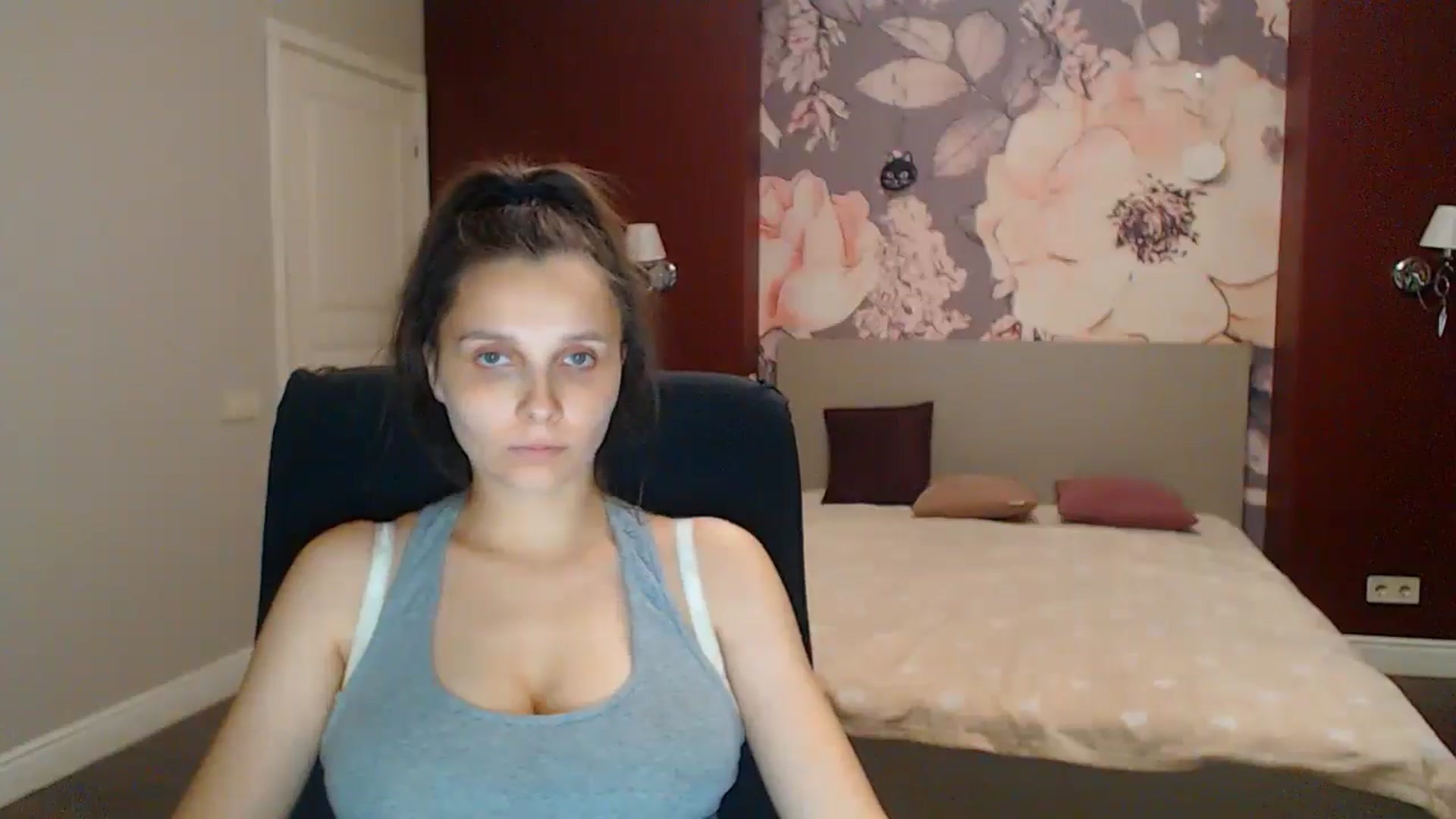 Gallery image thumbnail from Karina_Mils's myfreecams stream on, 08/17/2025, 19:21 image 18 of 20