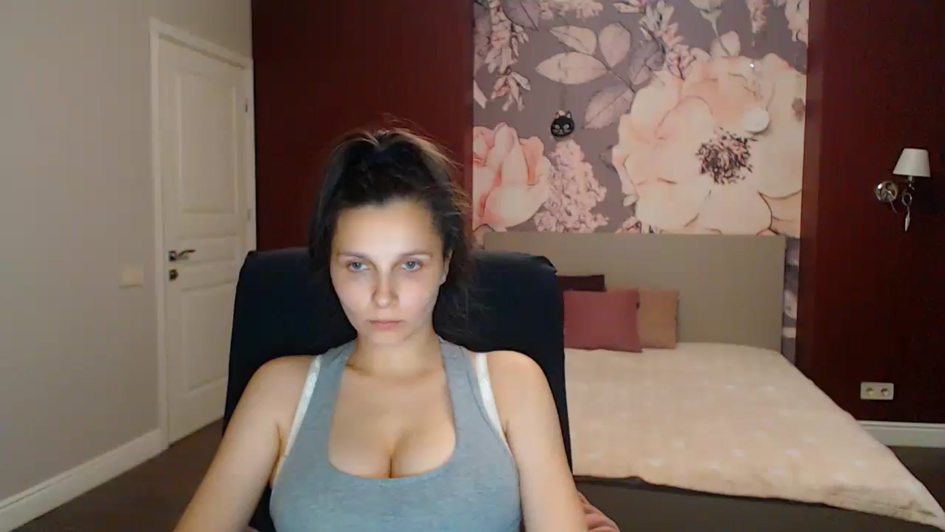 Gallery image thumbnail from Karina_Mils's myfreecams stream on, 08/22/2025, 16:53 image 15 of 20