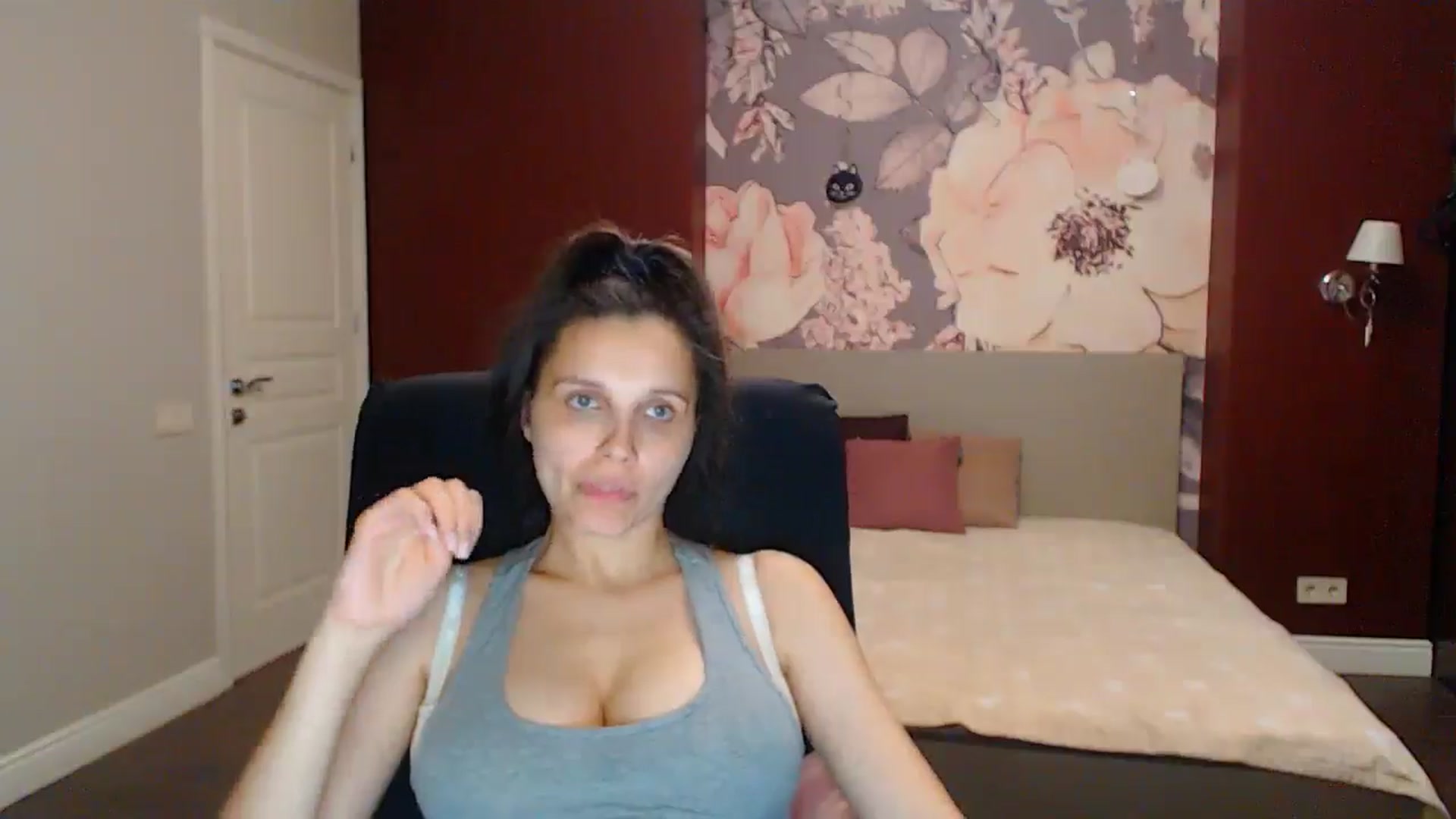 Gallery image thumbnail from Karina_Mils's myfreecams stream on, 08/22/2025, 17:39 image 12 of 20