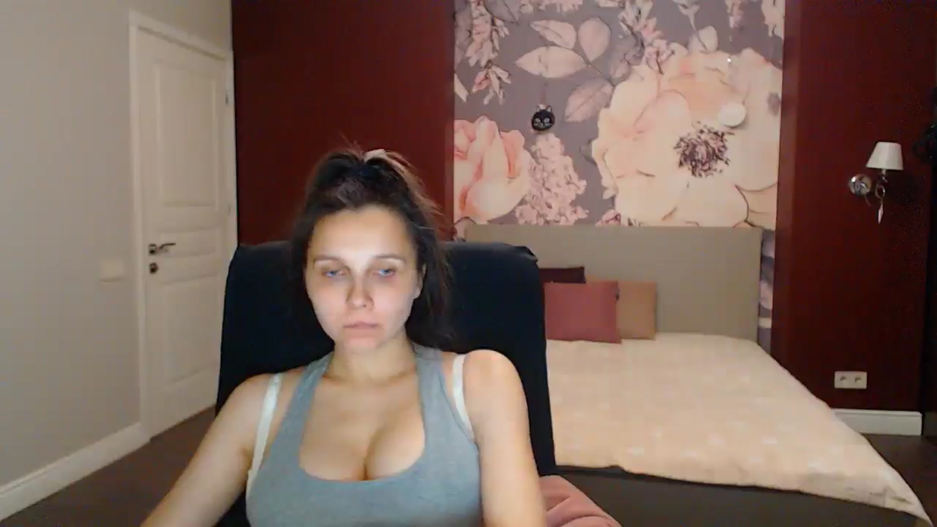 Gallery image thumbnail from Karina_Mils's myfreecams stream on, 08/22/2025, 17:39 image 14 of 20
