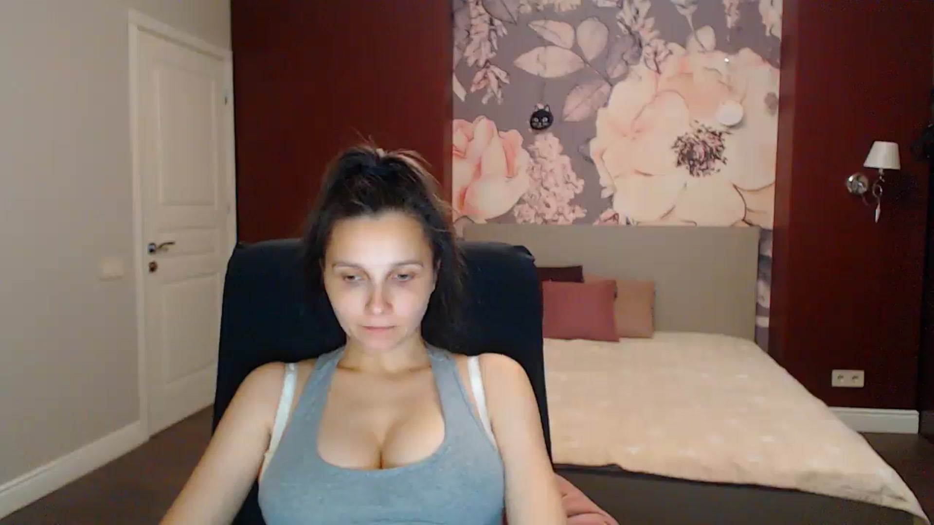 Gallery image thumbnail from Karina_Mils's myfreecams stream on, 08/22/2025, 17:39 image 15 of 20