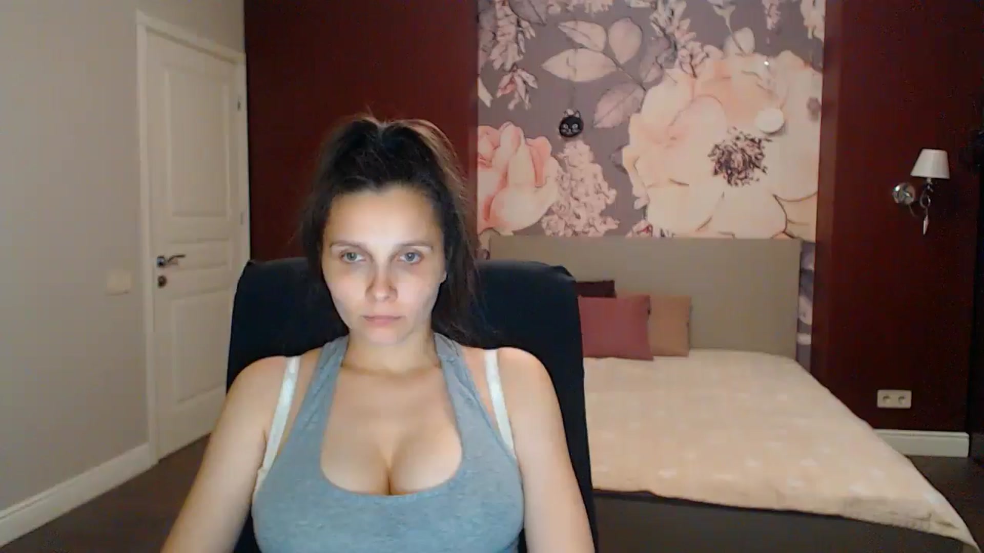 Gallery image thumbnail from Karina_Mils's myfreecams stream on, 08/22/2025, 17:59 image 15 of 20