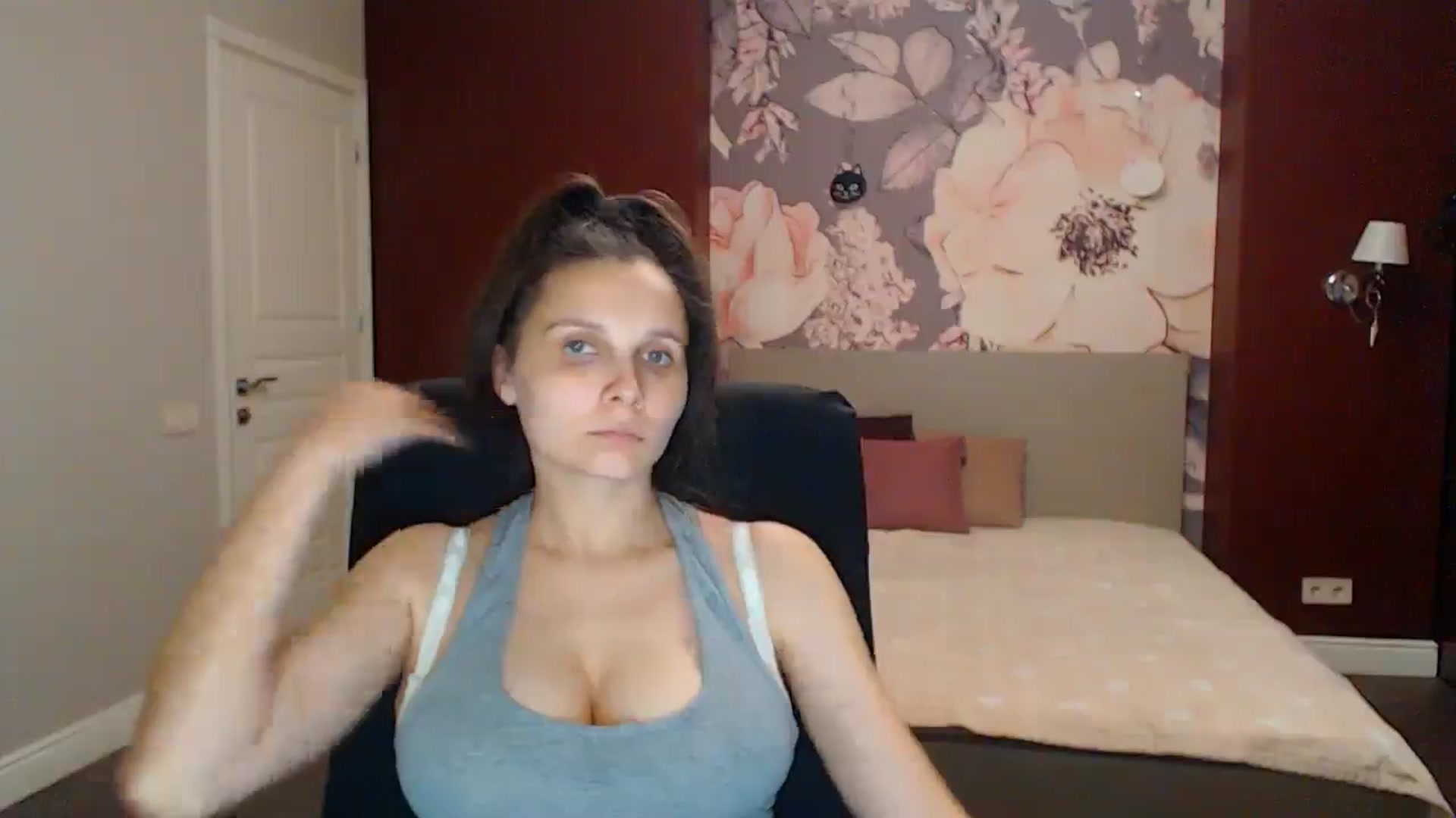 Gallery image thumbnail from Karina_Mils's myfreecams stream on, 08/22/2025, 17:59 image 17 of 20