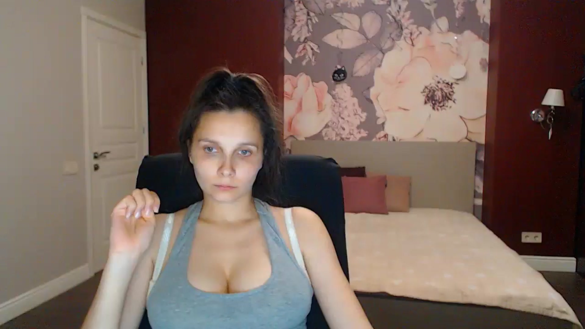 Gallery image thumbnail from Karina_Mils's myfreecams stream on, 08/22/2025, 17:59 image 16 of 20