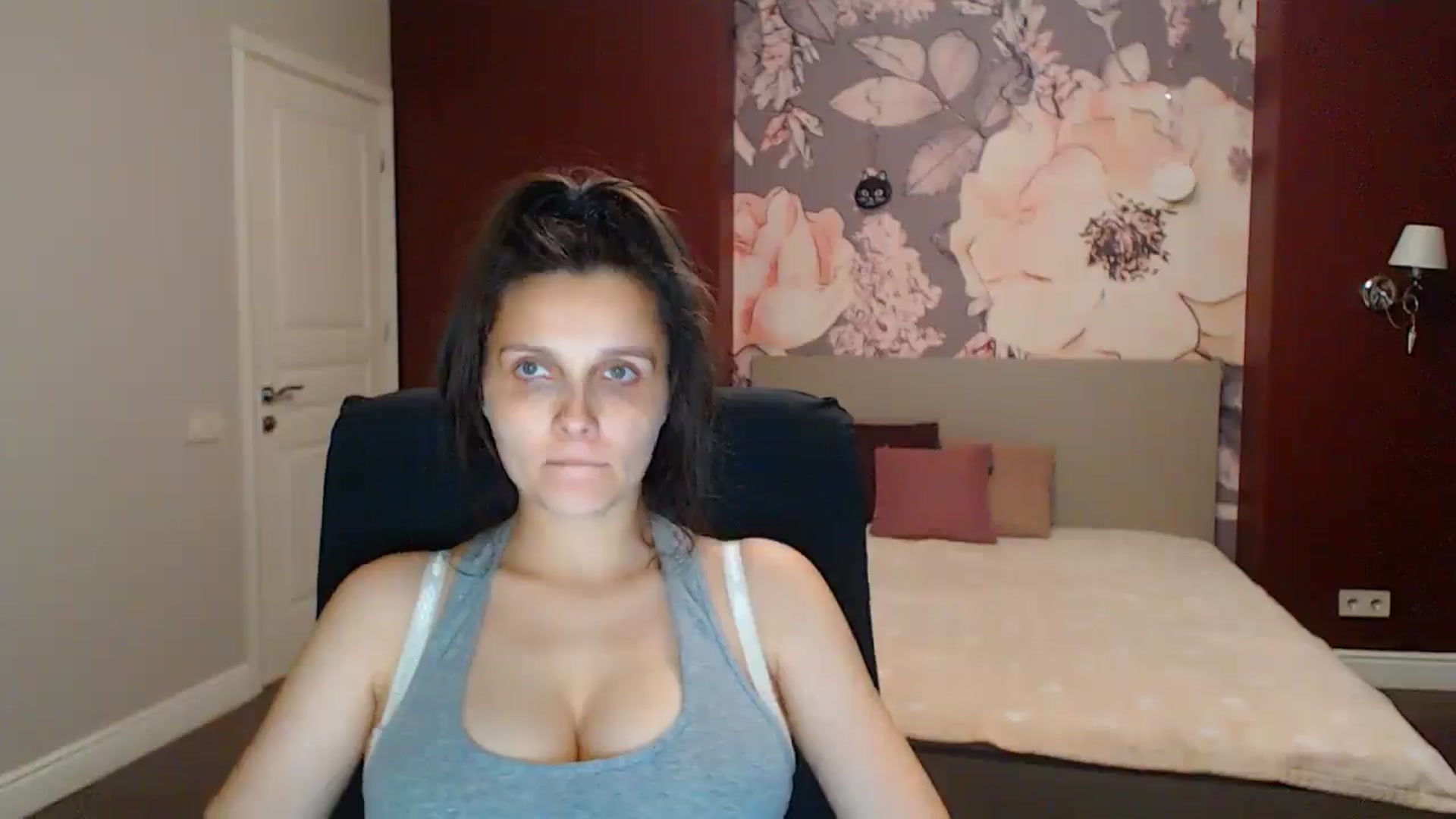 Gallery image thumbnail from Karina_Mils's myfreecams stream on, 08/22/2025, 19:44 image 17 of 20