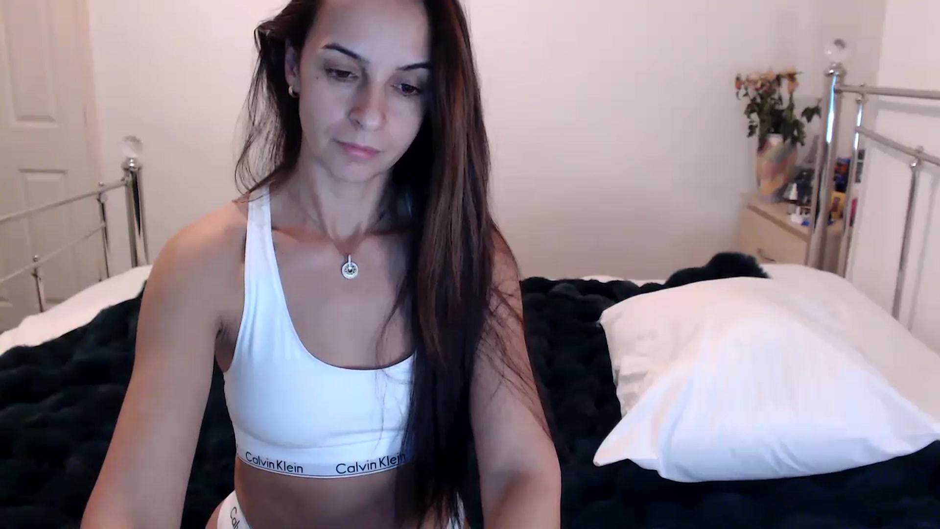 Gallery image thumbnail from KarlaOlivia's myfreecams stream on, 11/20/2024, 22:53 image 3 of 20