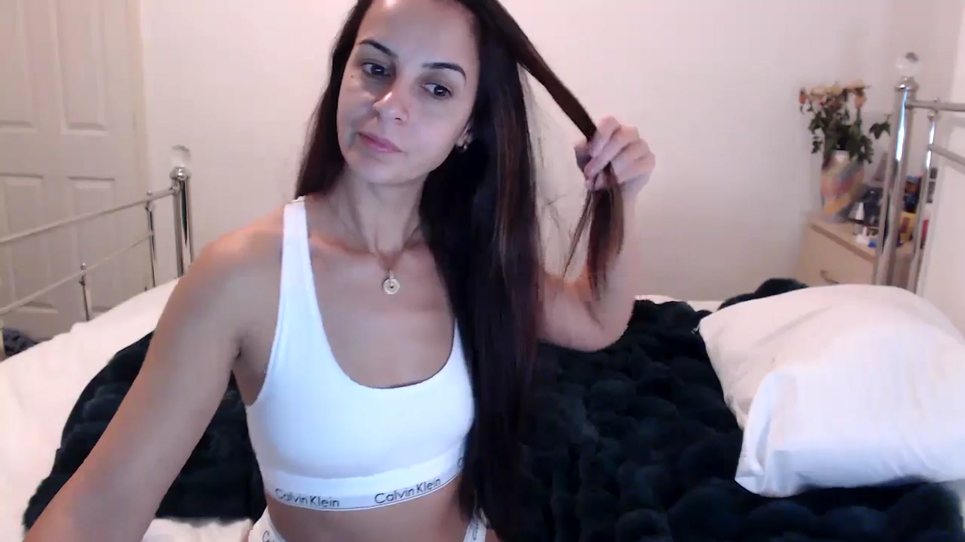 Gallery image thumbnail from KarlaOlivia's myfreecams stream on, 11/20/2024, 23:34 image 9 of 20