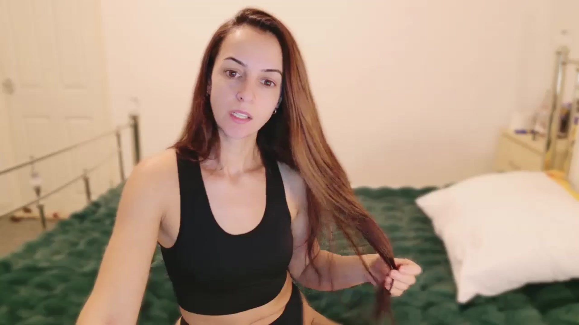 Gallery image thumbnail from KarlaOlivia's myfreecams stream on, 11/24/2024, 18:27 image 9 of 20
