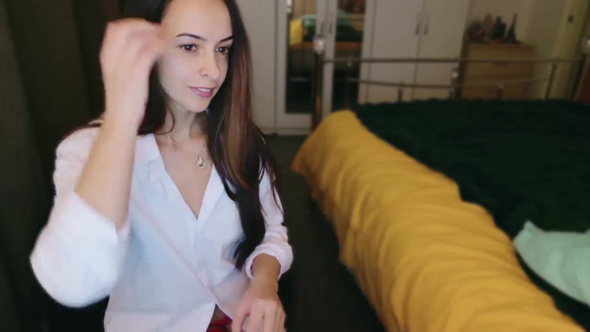 Gallery image thumbnail from KarlaOlivia's myfreecams stream on, 12/03/2024, 11:57 image 12 of 20