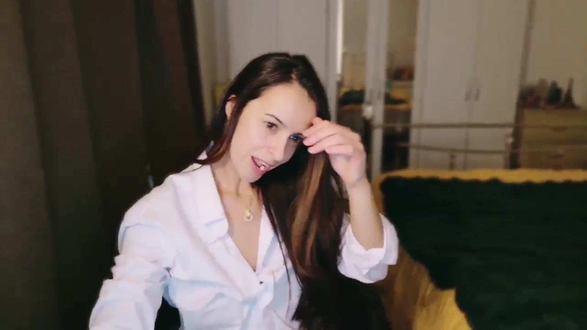 Gallery image thumbnail from KarlaOlivia's myfreecams stream on, 12/03/2024, 13:08 image 4 of 20