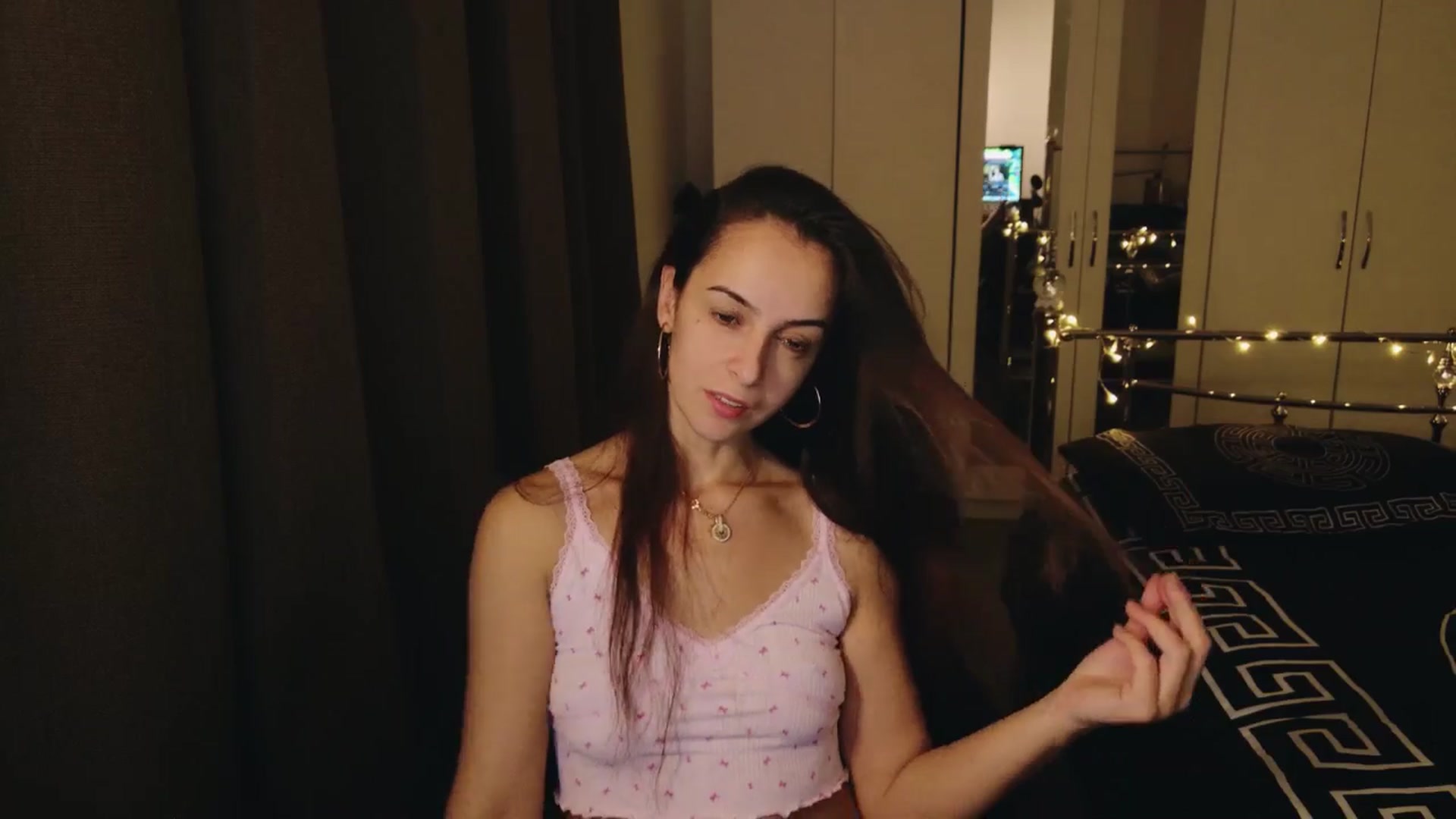 Gallery image thumbnail from KarlaOlivia's myfreecams stream on, 12/11/2024, 17:21 image 5 of 20