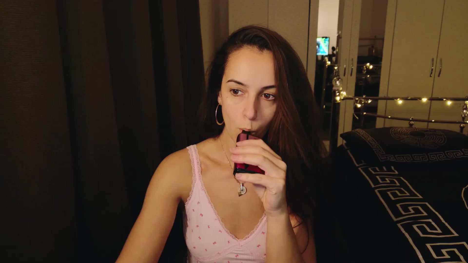 Gallery image thumbnail from KarlaOlivia's myfreecams stream on, 12/11/2024, 17:21 image 1 of 20