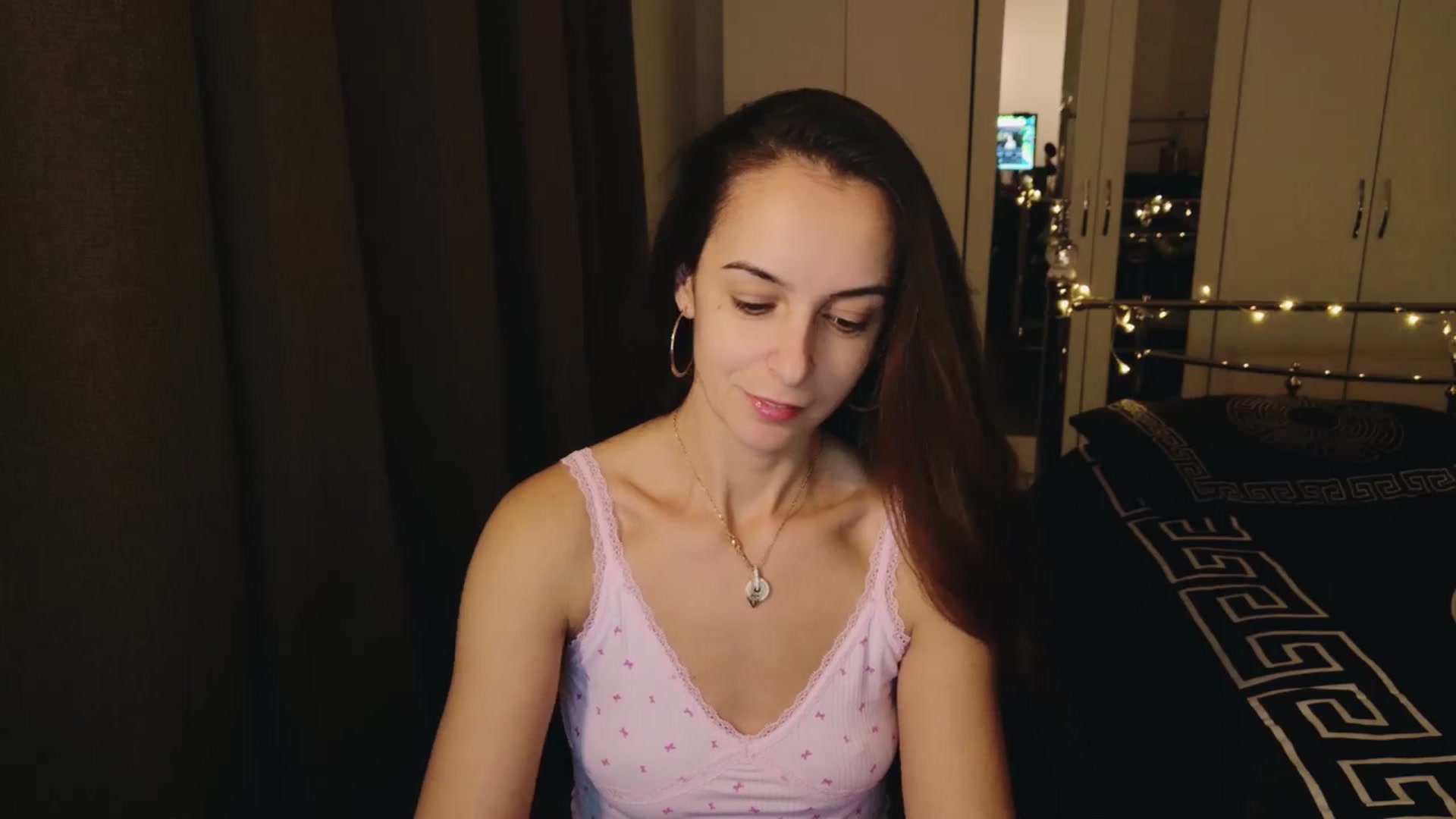 Gallery image thumbnail from KarlaOlivia's myfreecams stream on, 12/11/2024, 17:21 image 2 of 20