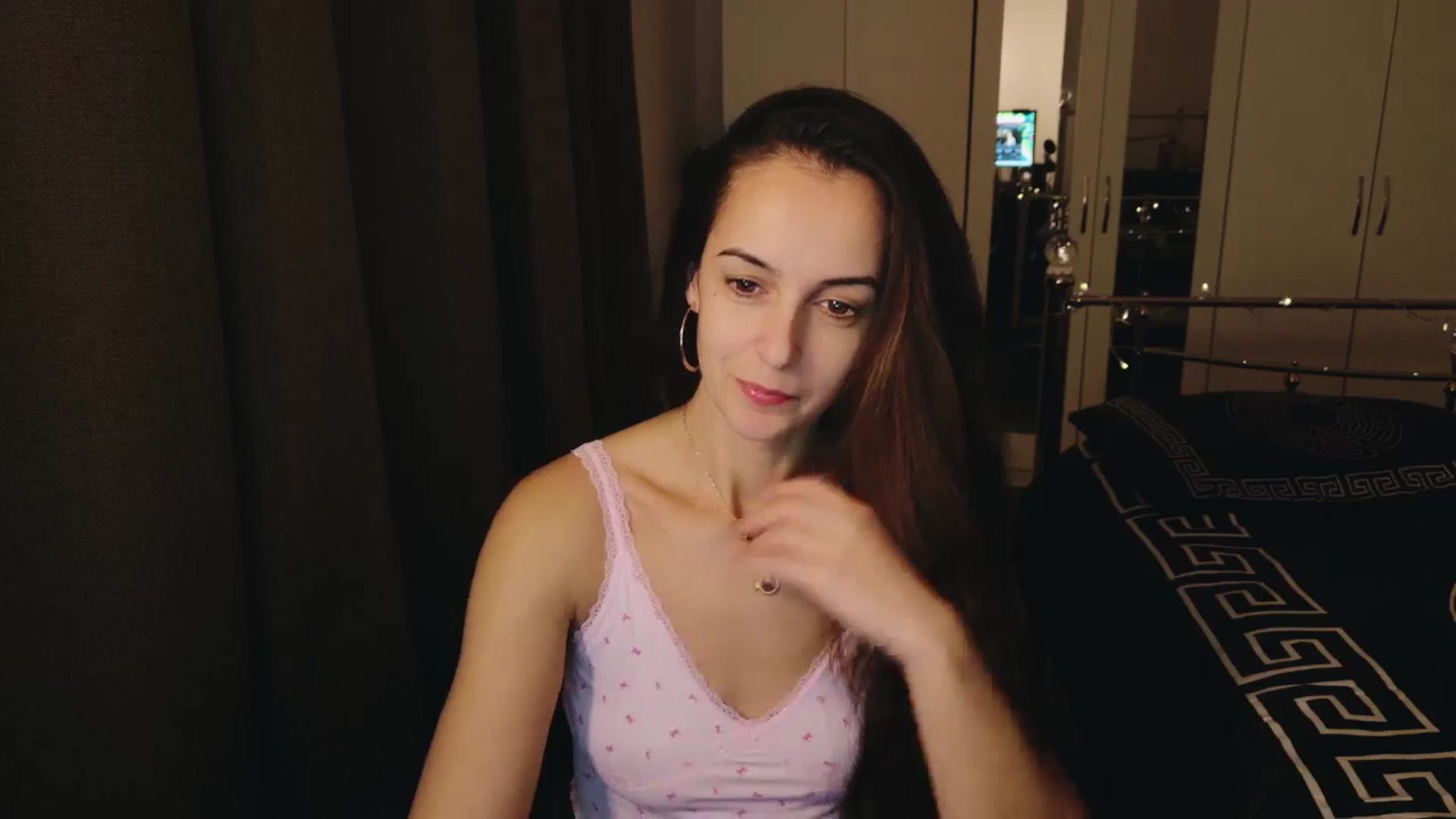 Gallery image thumbnail from KarlaOlivia's myfreecams stream on, 12/11/2024, 17:21 image 3 of 20