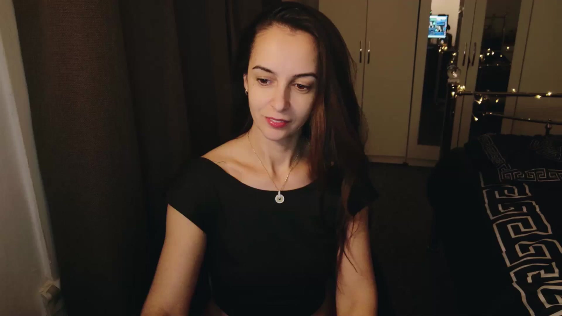 Gallery image thumbnail from KarlaOlivia's myfreecams stream on, 12/12/2024, 19:43 image 1 of 20