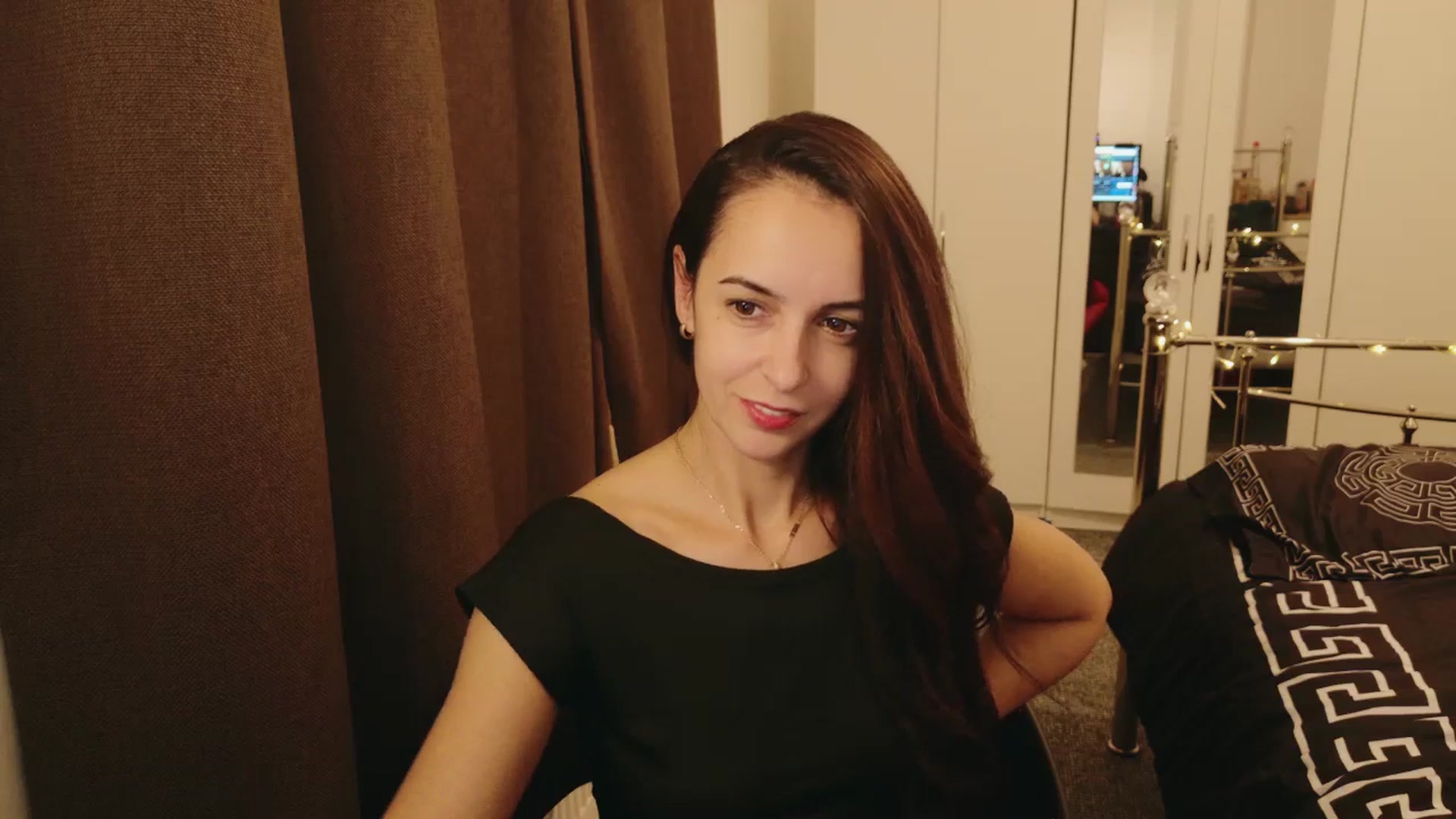 Gallery image thumbnail from KarlaOlivia's myfreecams stream on, 12/12/2024, 19:43 image 17 of 20