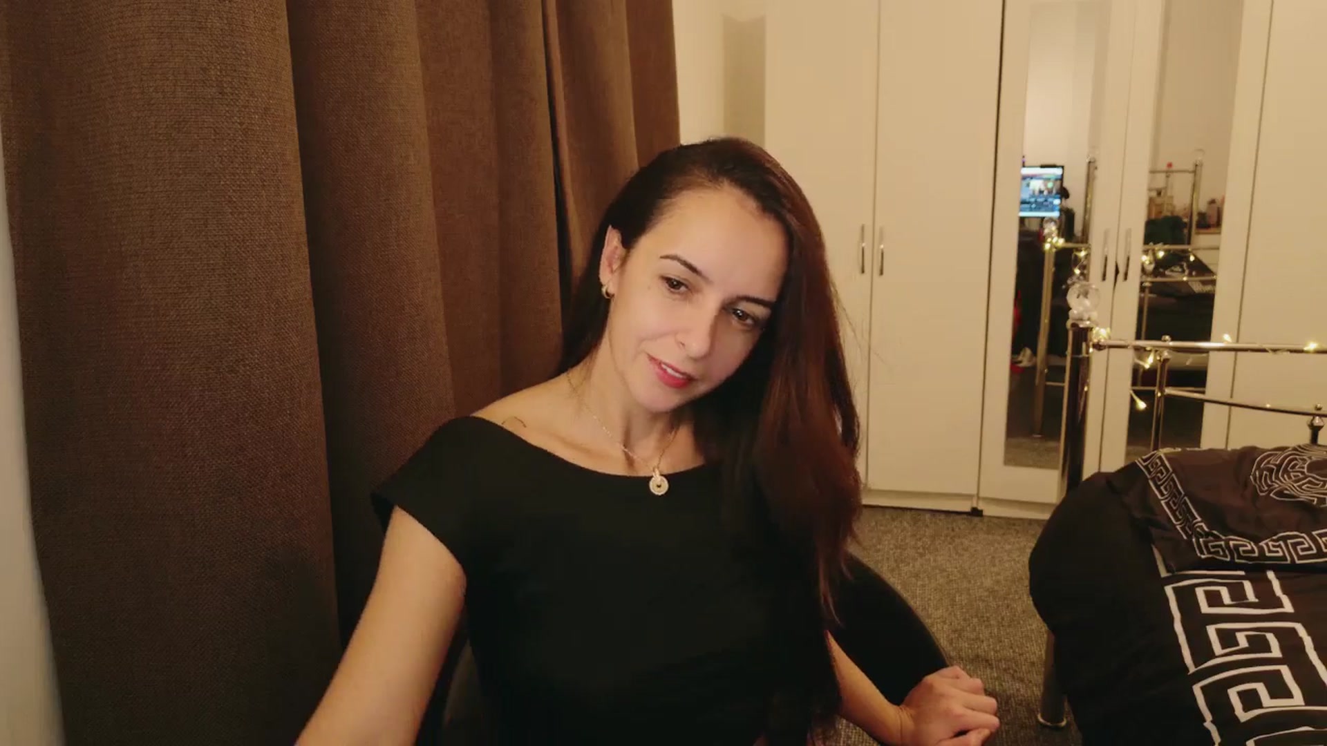 Gallery image thumbnail from KarlaOlivia's myfreecams stream on, 12/12/2024, 20:57 image 7 of 20