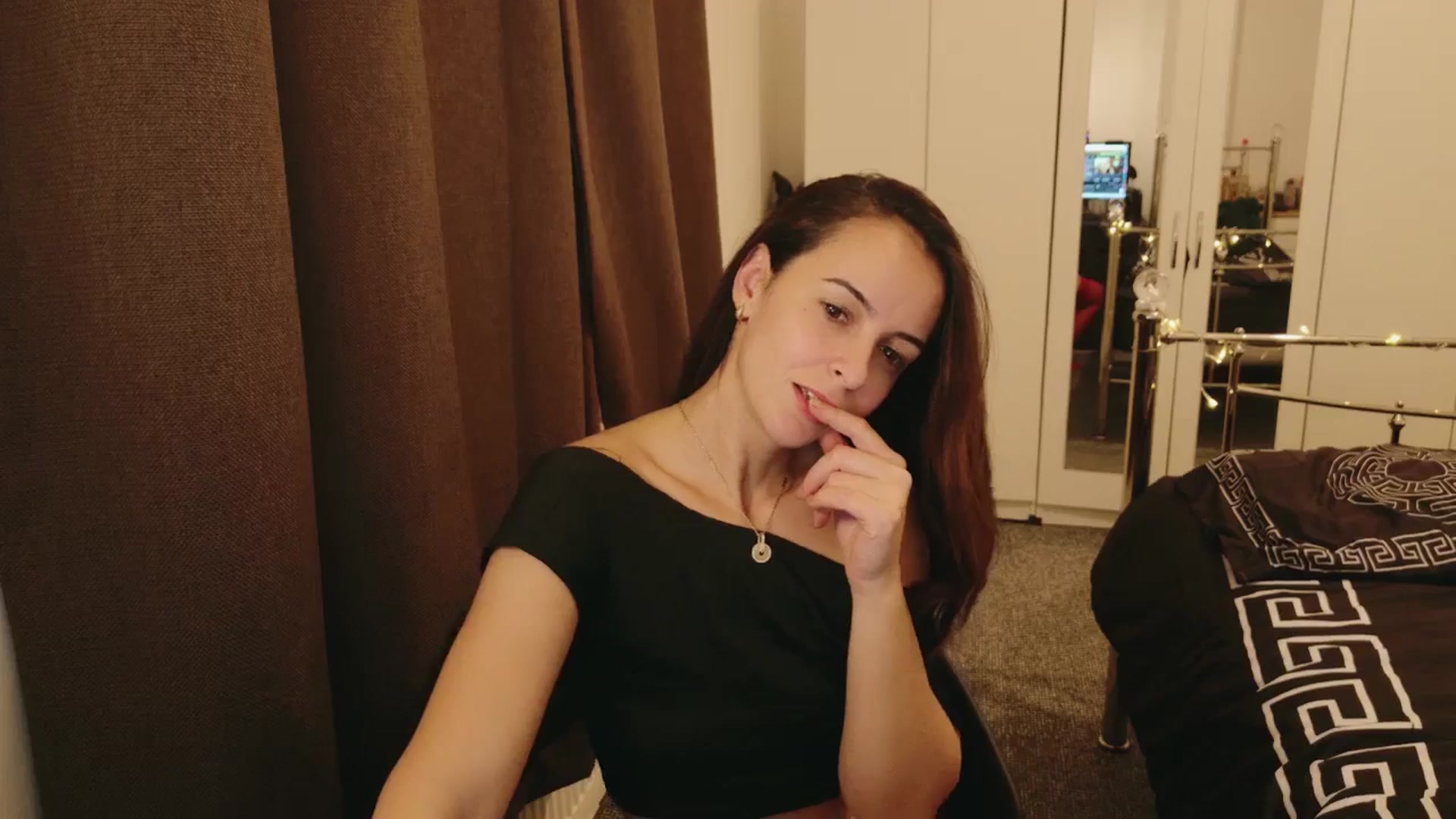 Gallery image thumbnail from KarlaOlivia's myfreecams stream on, 12/12/2024, 20:57 image 17 of 20