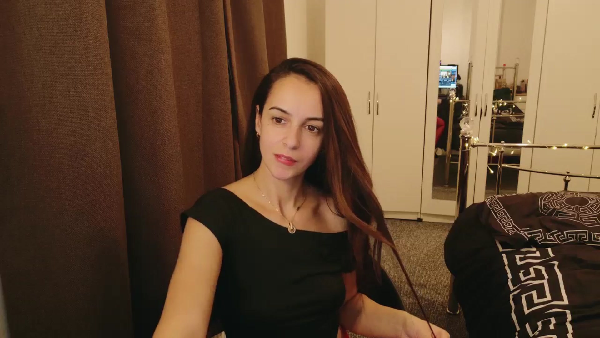 Gallery image thumbnail from KarlaOlivia's myfreecams stream on, 12/12/2024, 21:41 image 15 of 20