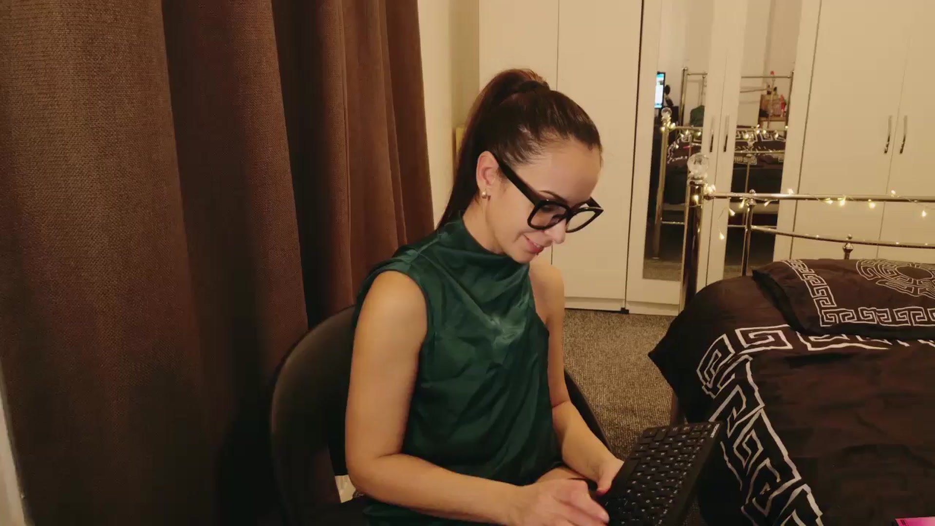 Gallery image thumbnail from KarlaOlivia's myfreecams stream on, 12/15/2024, 20:17 image 13 of 20