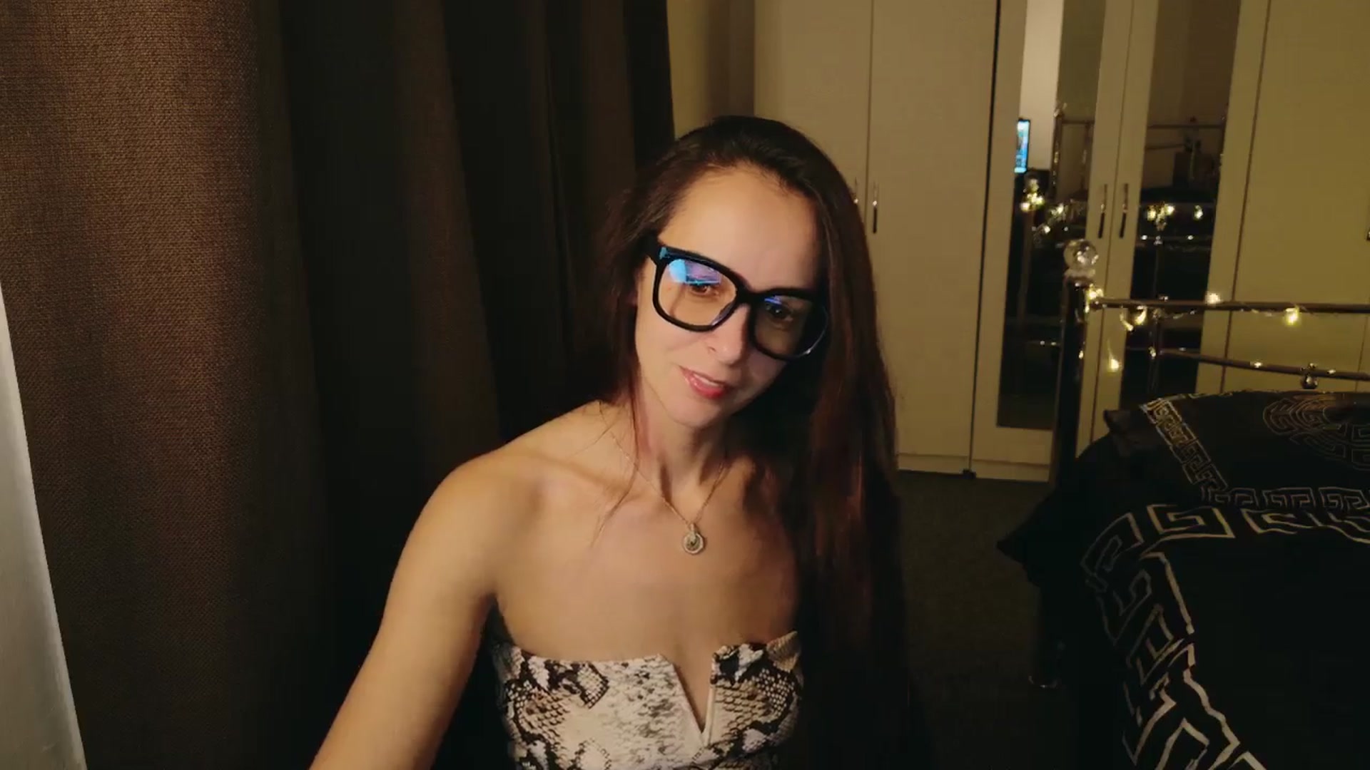Gallery image thumbnail from KarlaOlivia's myfreecams stream on, 12/16/2024, 23:05 image 10 of 20