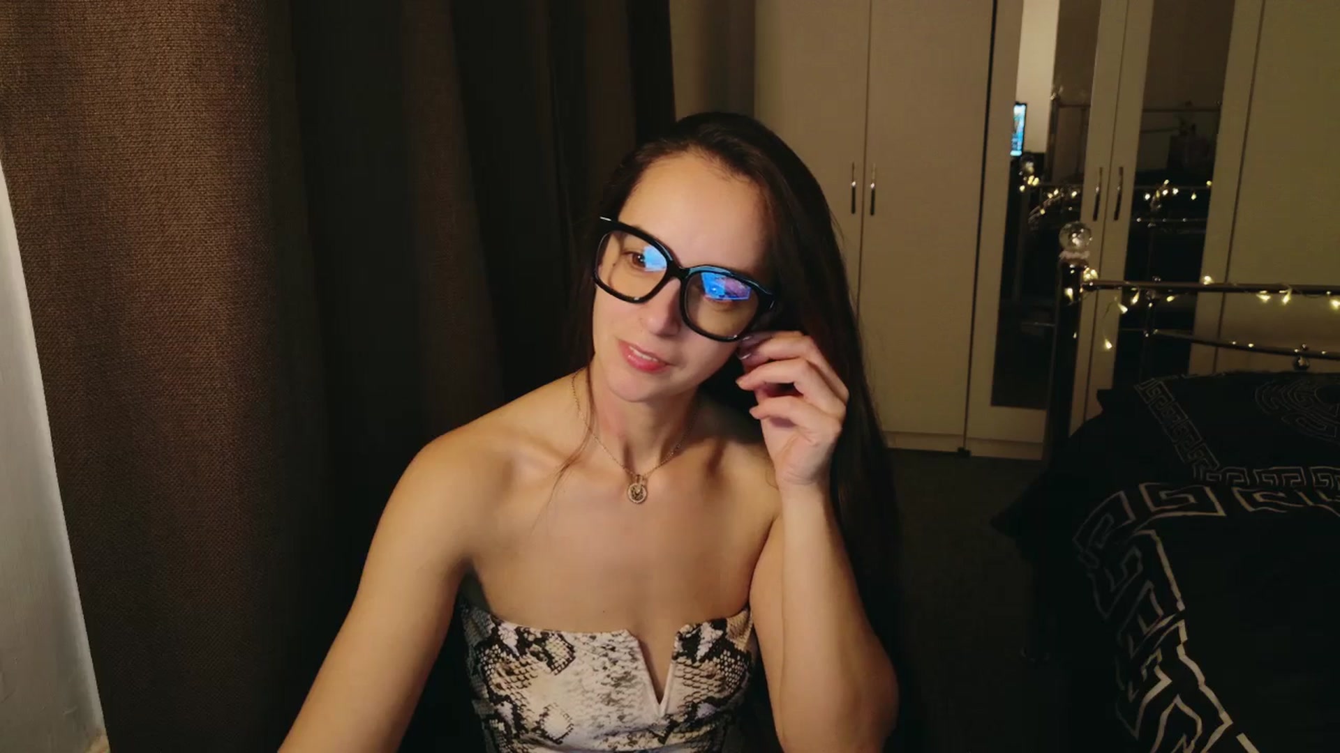 Gallery image thumbnail from KarlaOlivia's myfreecams stream on, 12/16/2024, 23:05 image 16 of 20