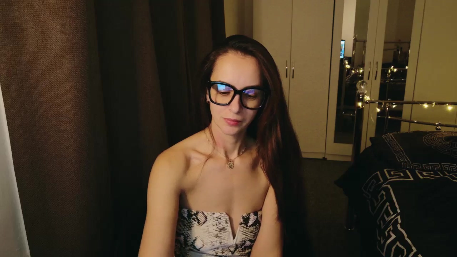 Gallery image thumbnail from KarlaOlivia's myfreecams stream on, 12/16/2024, 23:05 image 15 of 20