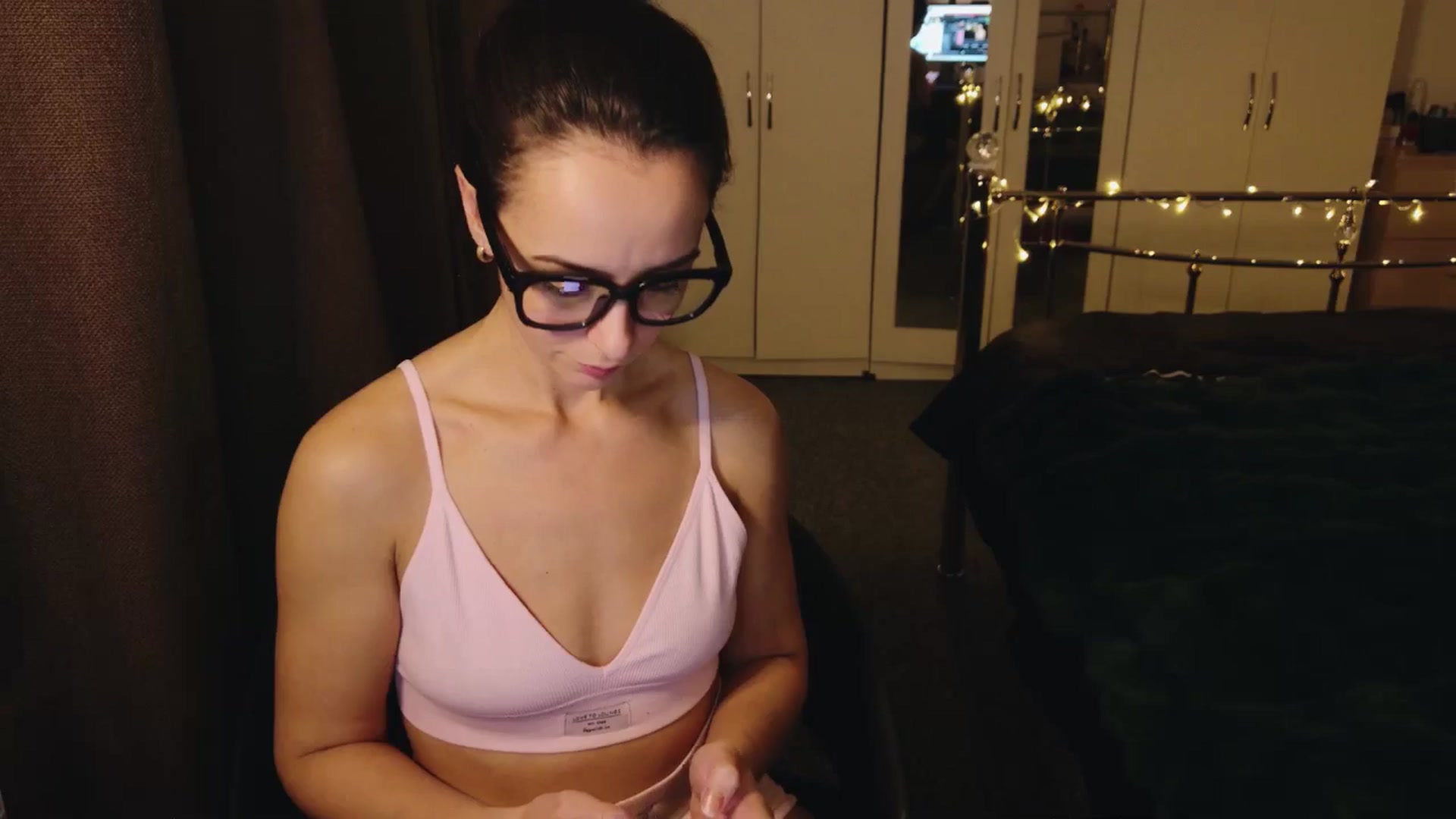 Gallery image thumbnail from KarlaOlivia's myfreecams stream on, 12/20/2024, 24:02 image 16 of 20