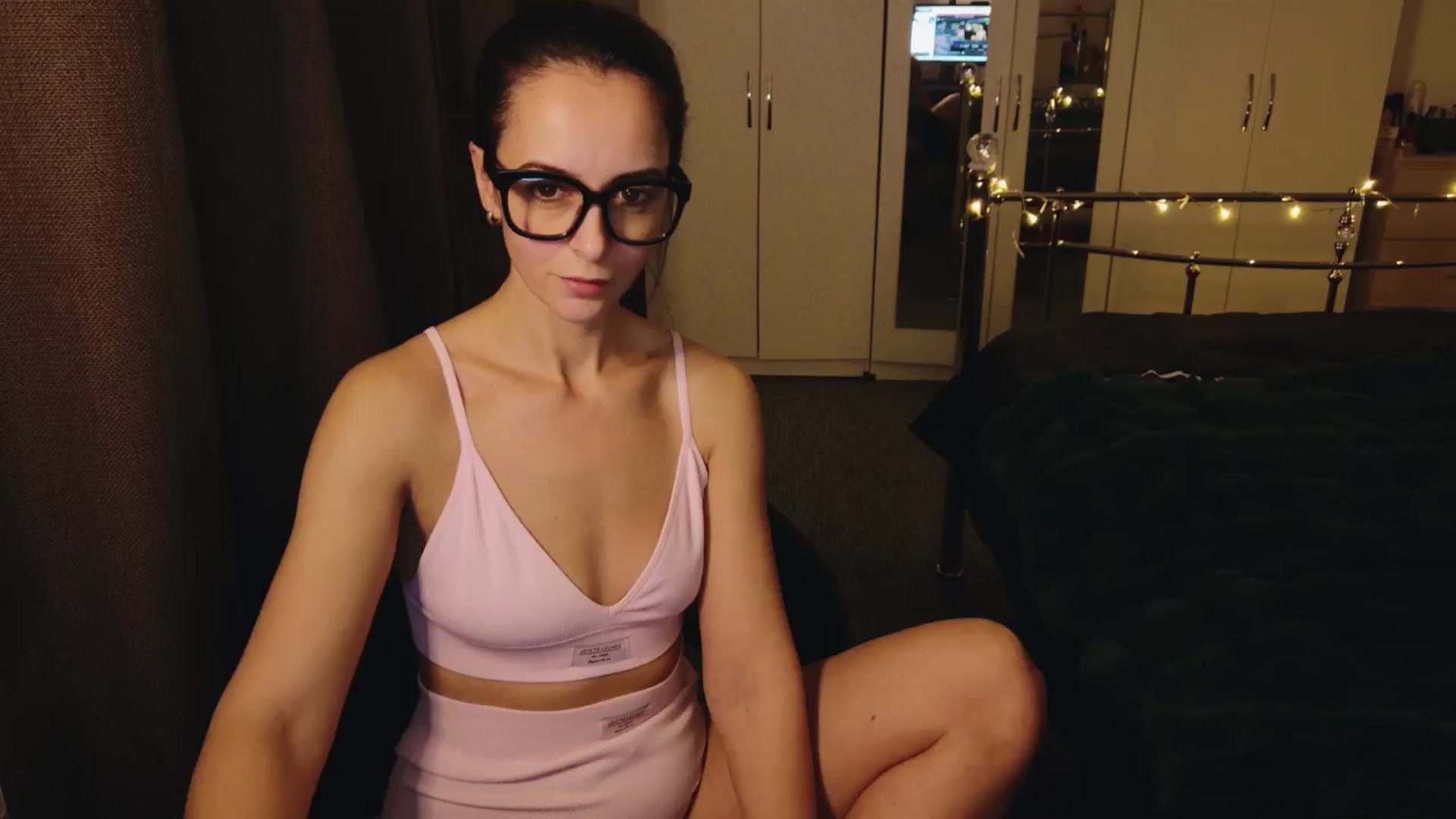 Gallery image thumbnail from KarlaOlivia's myfreecams stream on, 12/20/2024, 24:02 image 19 of 20